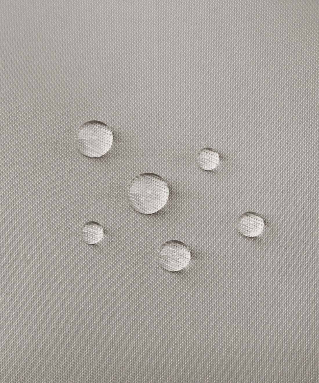 frauglatt［フラウグラット］|フラウグラット きれいめなのにたっぷり入る♪ ころりんフォルム2-WAYショルダーバッグ〈撥水（はっすい）〉の会|水をはじく撥水加工をほどこしたポリエステル素材。