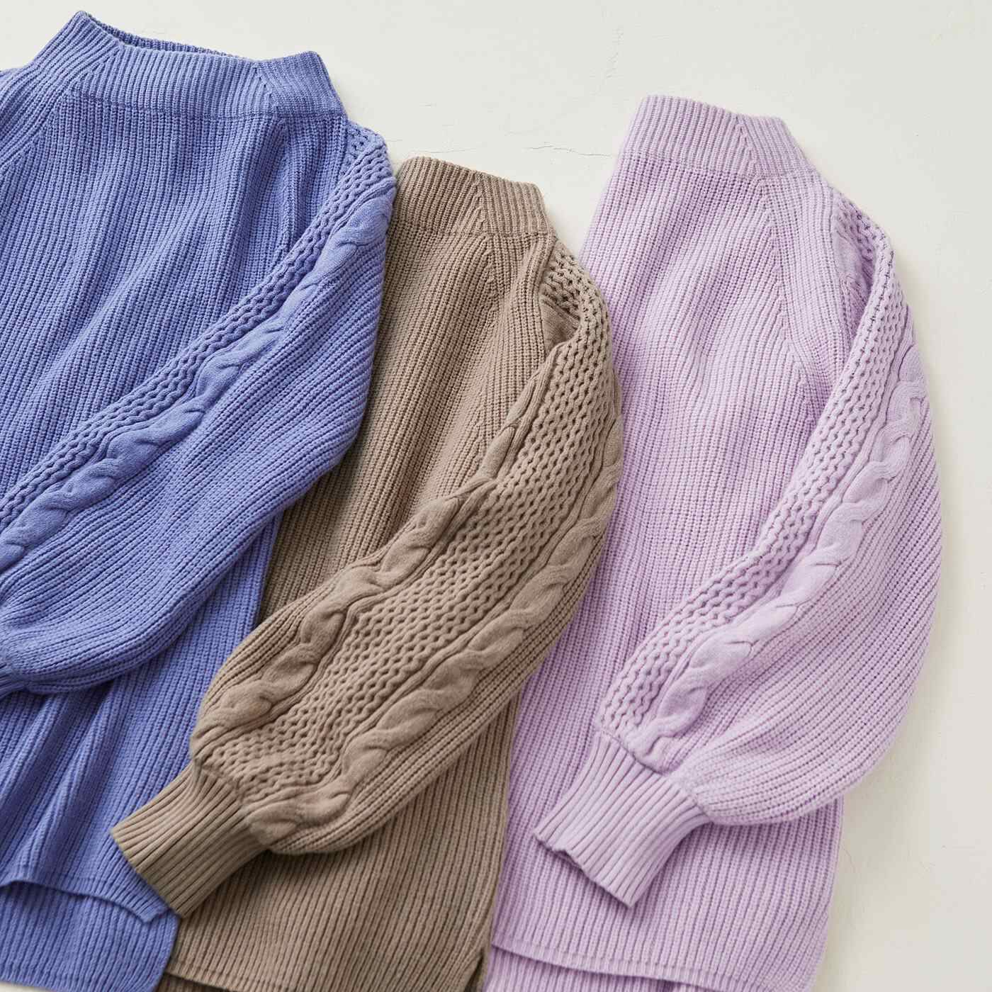 frauglatt|フラウグラット　編み柄ですっきり見え やさしいカラーのふわもっちり ぷっくり袖ニットの会|肌ざわりが抜群のニット。身ごろは、あぜ編みで縦ラインすっきり。ボリューム袖の編み柄、上品な３色のバリエがきれい。