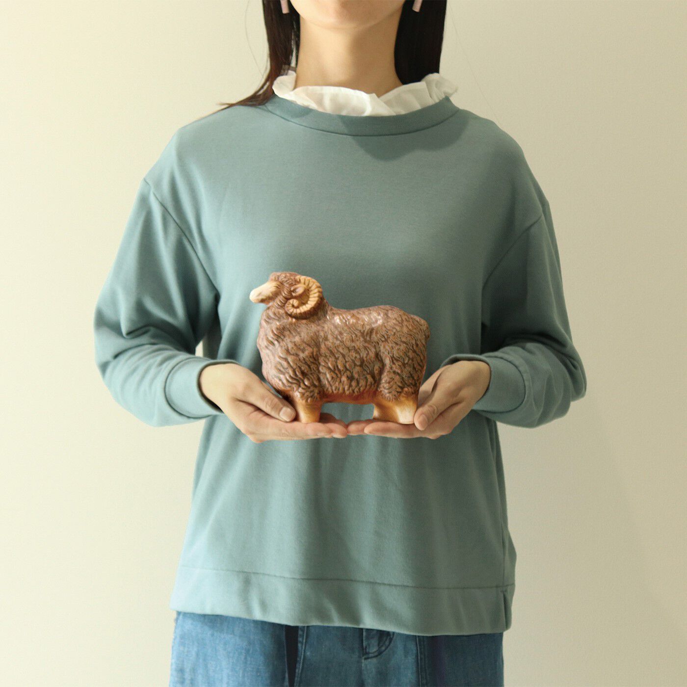 am＆be［アンビィ］|ａｍ＆ｂｅ　釉薬（ゆうやく）のぬくもりある表情が愛らしい　幸運を呼び込む　信楽焼のひつじ〈ショコラ〉