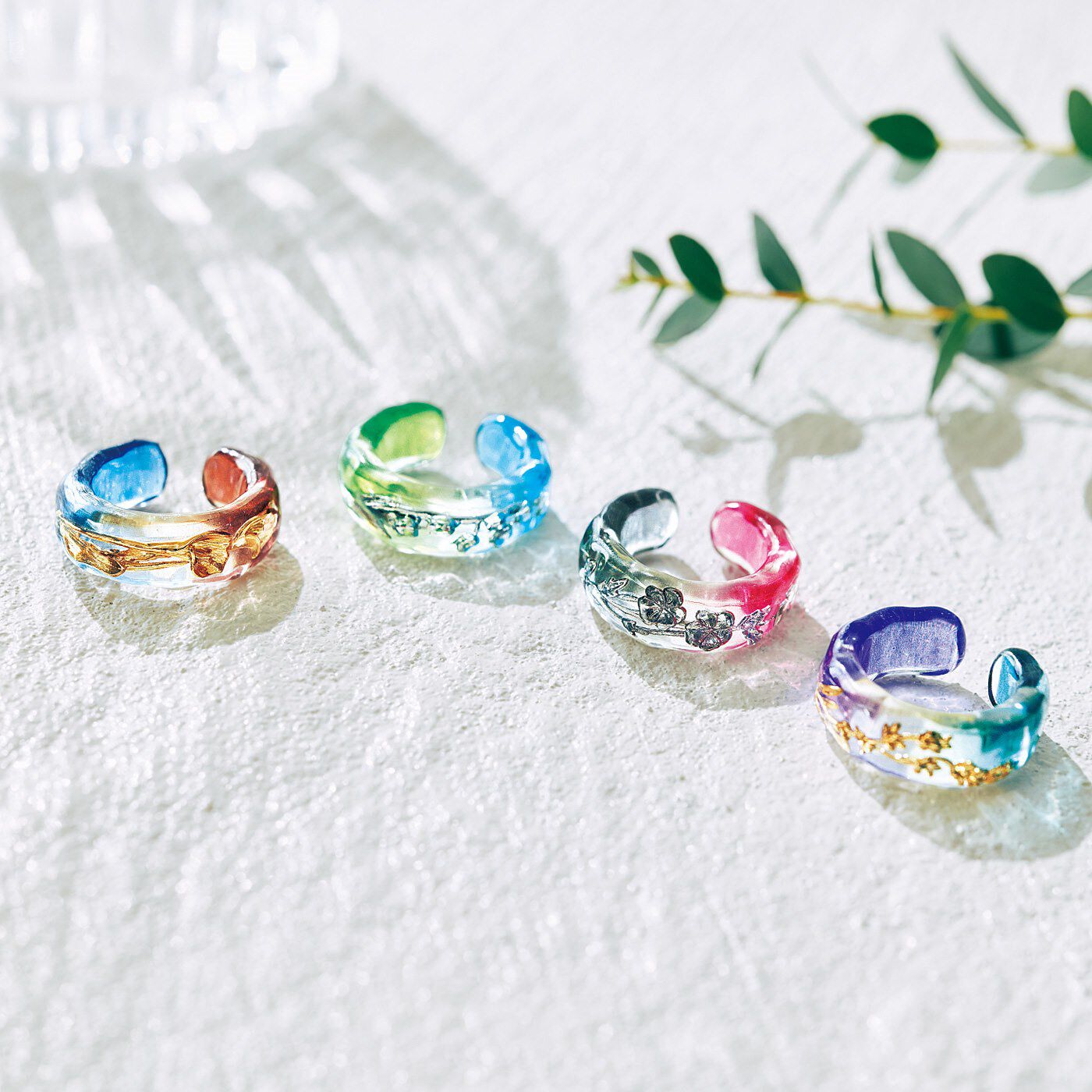 am＆be［アンビィ］|ａｍ＆ｂｅ　きらめくお花を閉じ込めた　金属が肌にふれない　イヤカフにもなるリング〈バイカラー〉の会