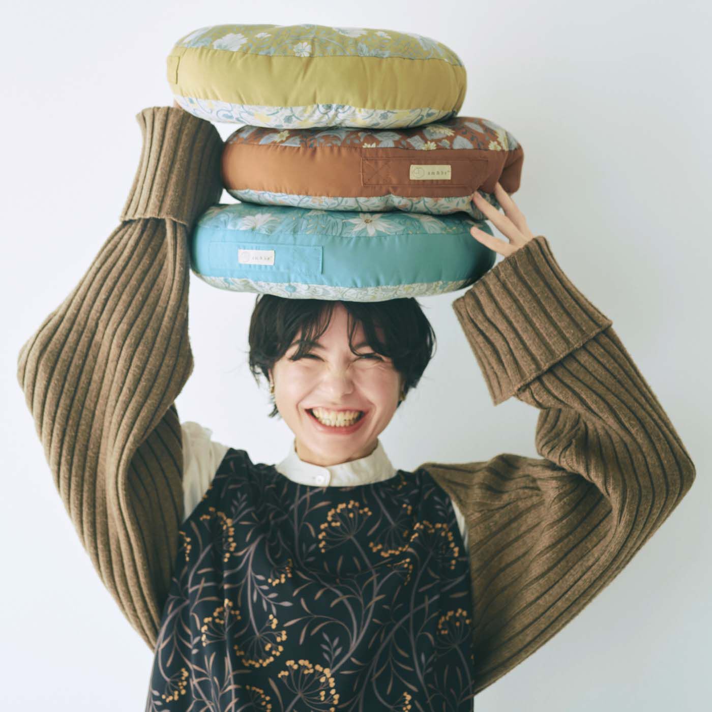 am＆be［アンビィ］|am＆be　アンティークフラワー 床もいすも華やかに洗えるリバーシブル座布団クッションの会