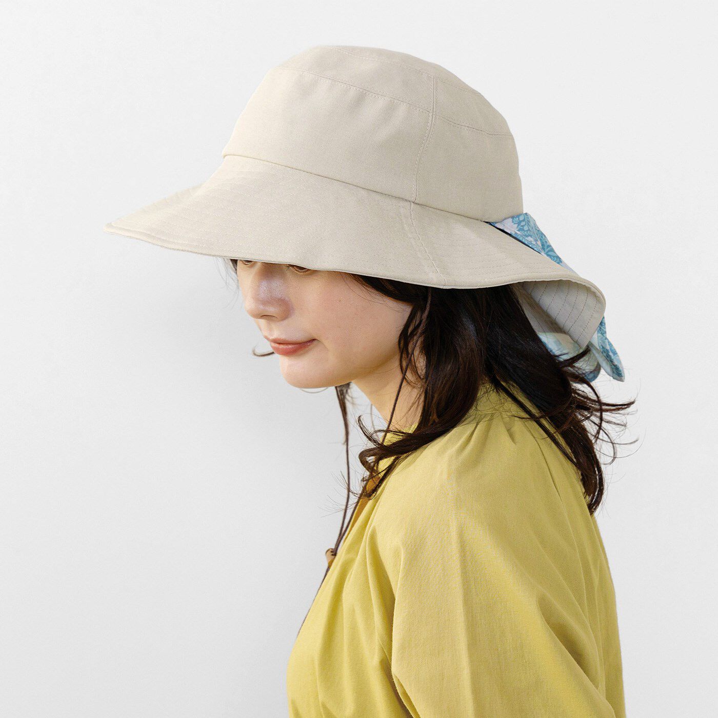 am＆be［アンビィ］|ａｍ＆ｂｅ　リボンモチーフがネックカバーになる　2-WAY UV帽子の会|ワイヤー入りで角度調節できます。