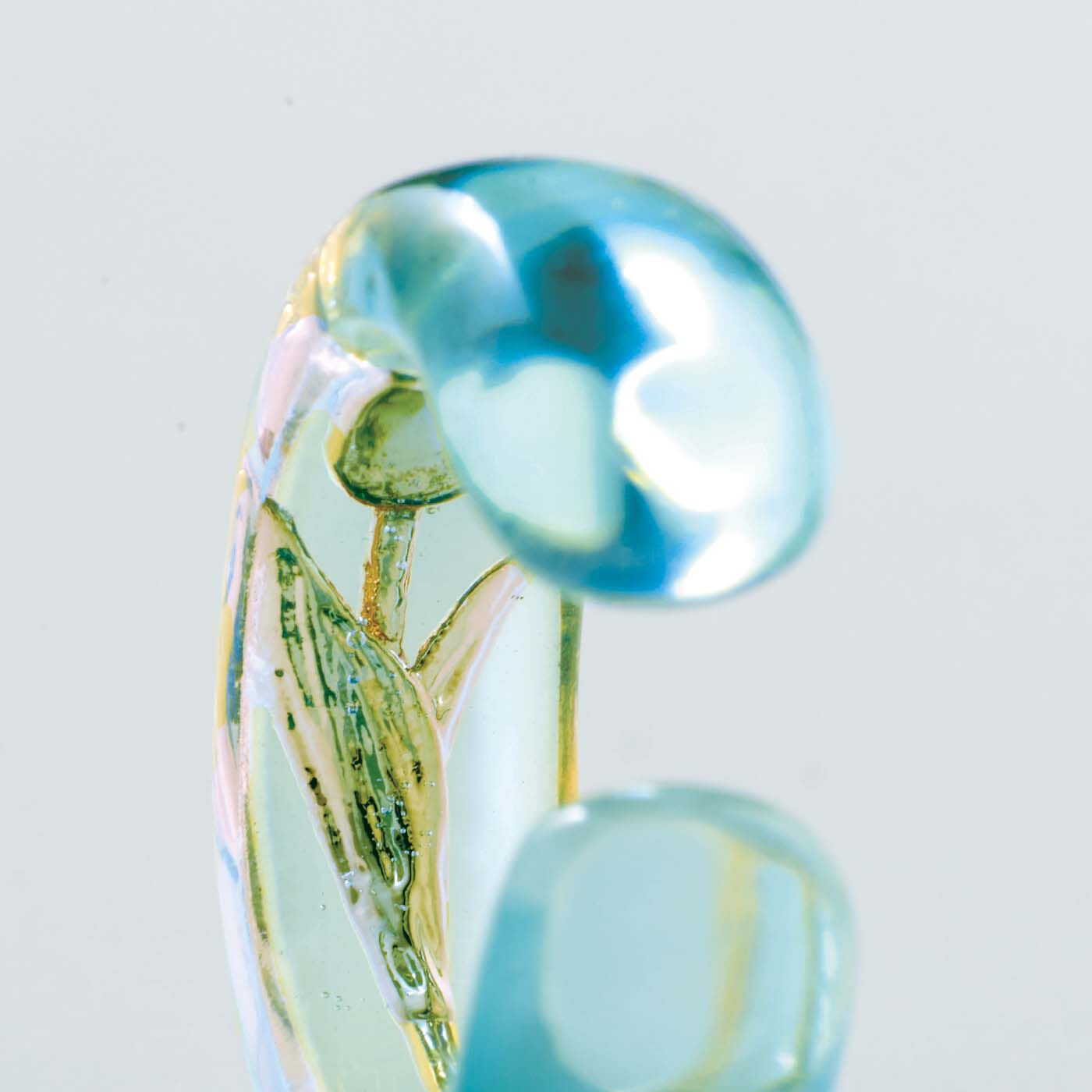 am＆be［アンビィ］|am＆be　きらめくお花を閉じ込めた 金属が肌にふれない イヤカフにもなるリングの会|金属が肌に直接ふれない仕様。