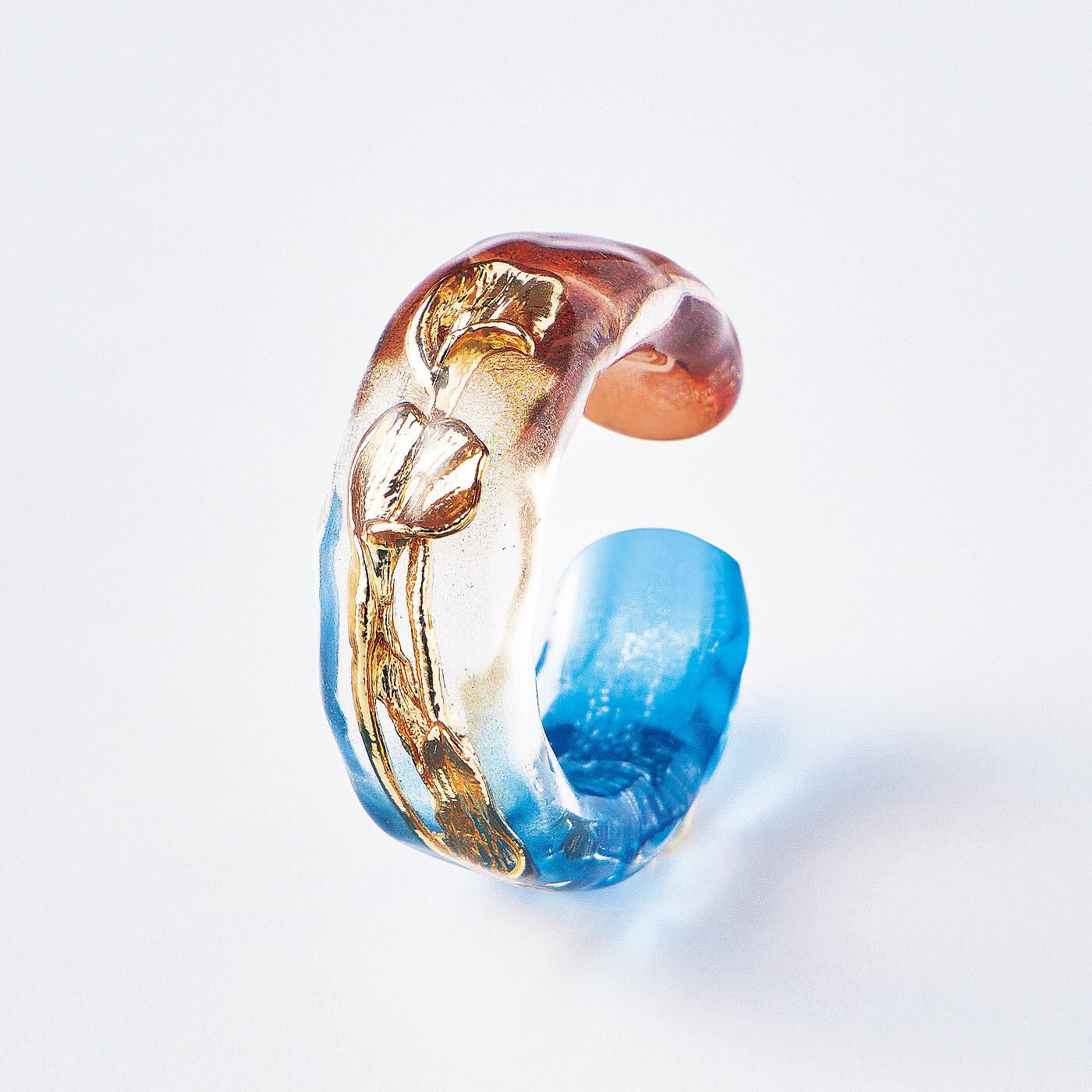am＆be［アンビィ］|ａｍ＆ｂｅ　きらめくお花を閉じ込めた　金属が肌にふれない　イヤカフにもなるリング〈バイカラー〉の会|〈カラー〉 花言葉：清純