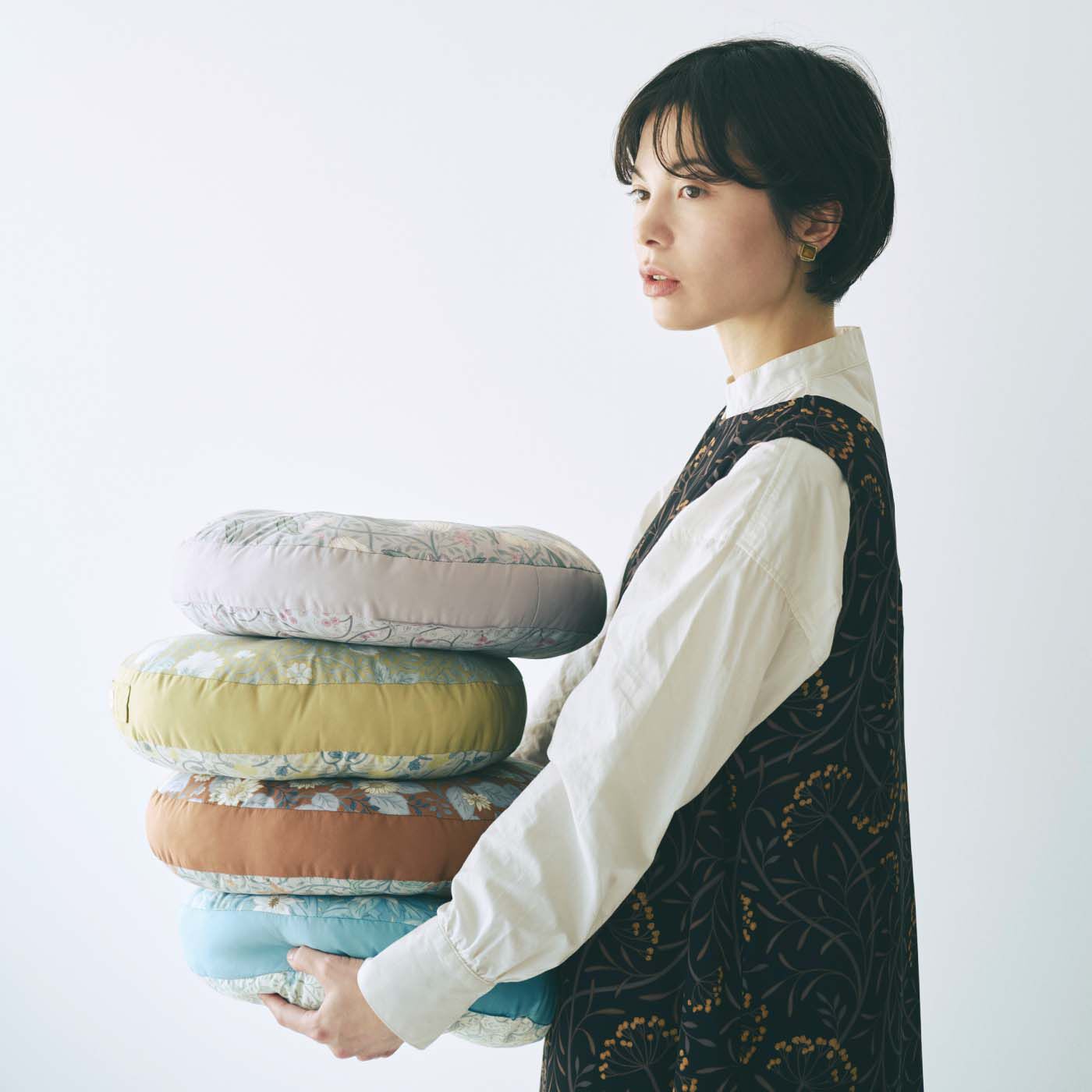 am＆be［アンビィ］|am＆be　アンティークフラワー 床もいすも華やかに洗えるリバーシブル座布団クッションの会