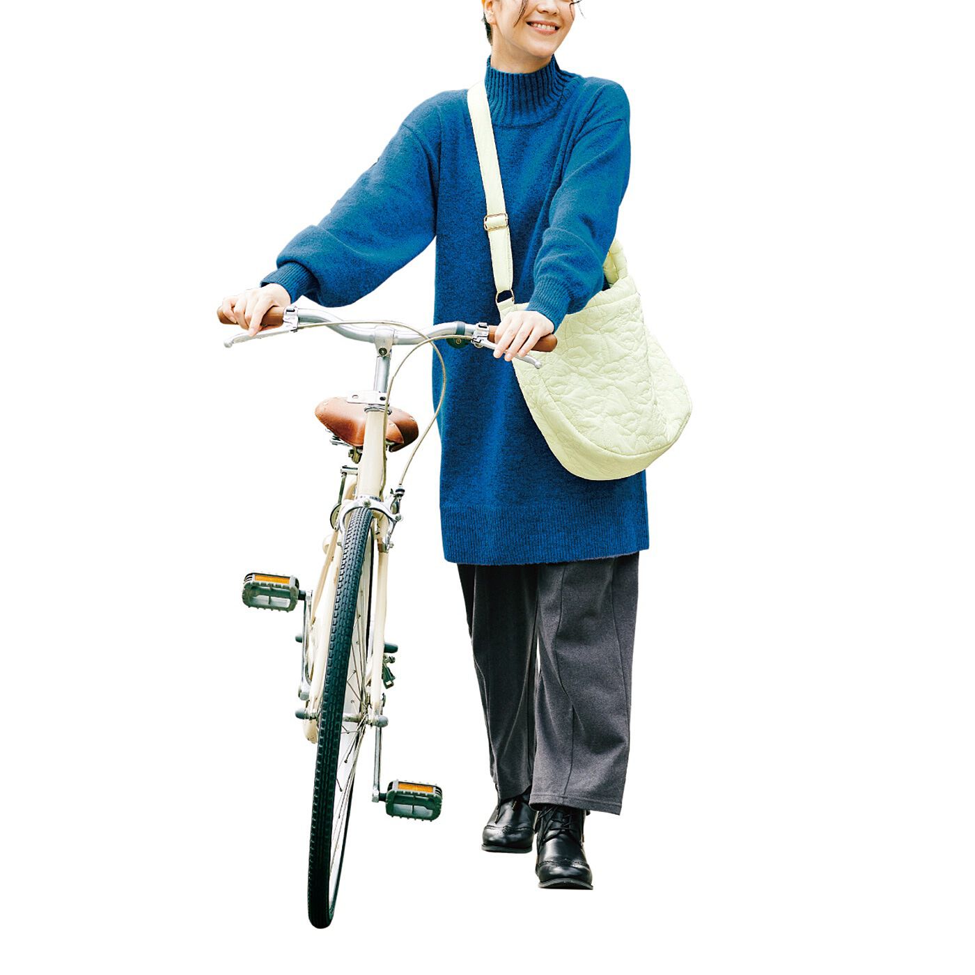 am&be|ａｍ＆ｂｅ　ふんわり軽くて足取りはずむ　花咲くキルティングの3-WAYトートバッグの会|※自転車走行時は、安全のためヘルメットを着用してください。