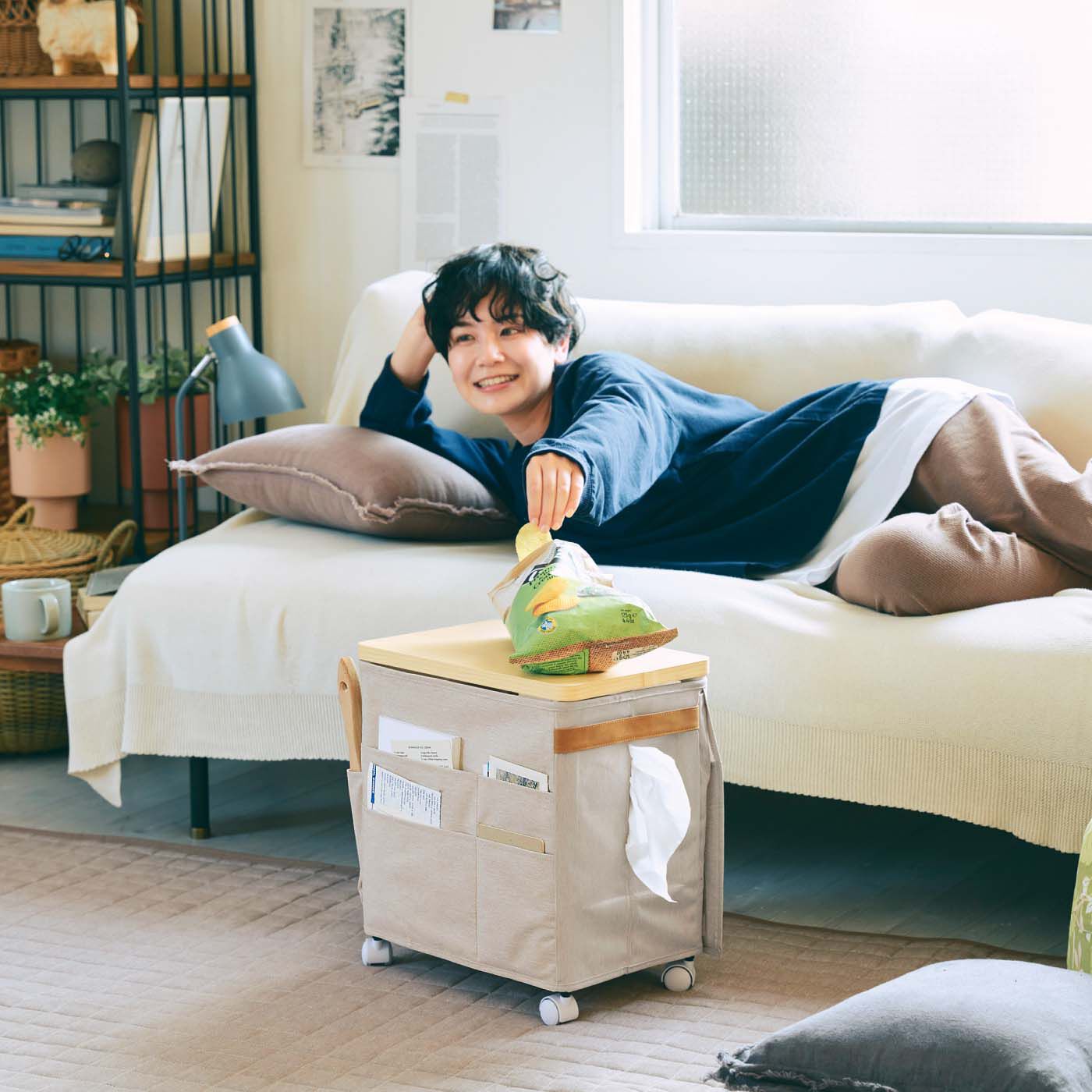 am＆be［アンビィ］|ａｍ＆ｂｅ　たっぷり収納でお部屋すっきりサイドテーブルにもなるコロコロミニワゴン