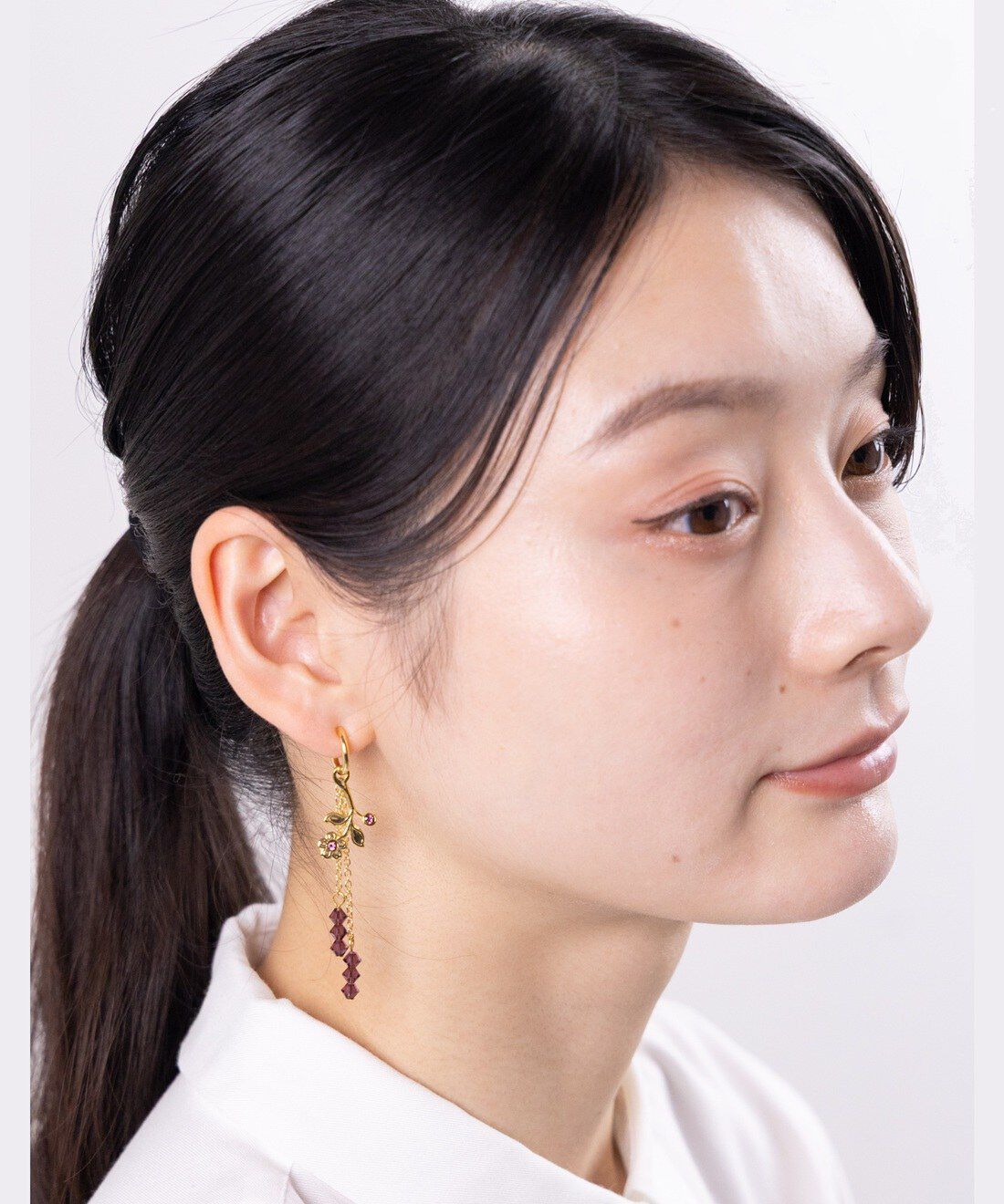 OSYAIRO［オシャイロ］|OSYAIRO お花と6粒クリスタルガラスのイヤアクセ〈パープル〉