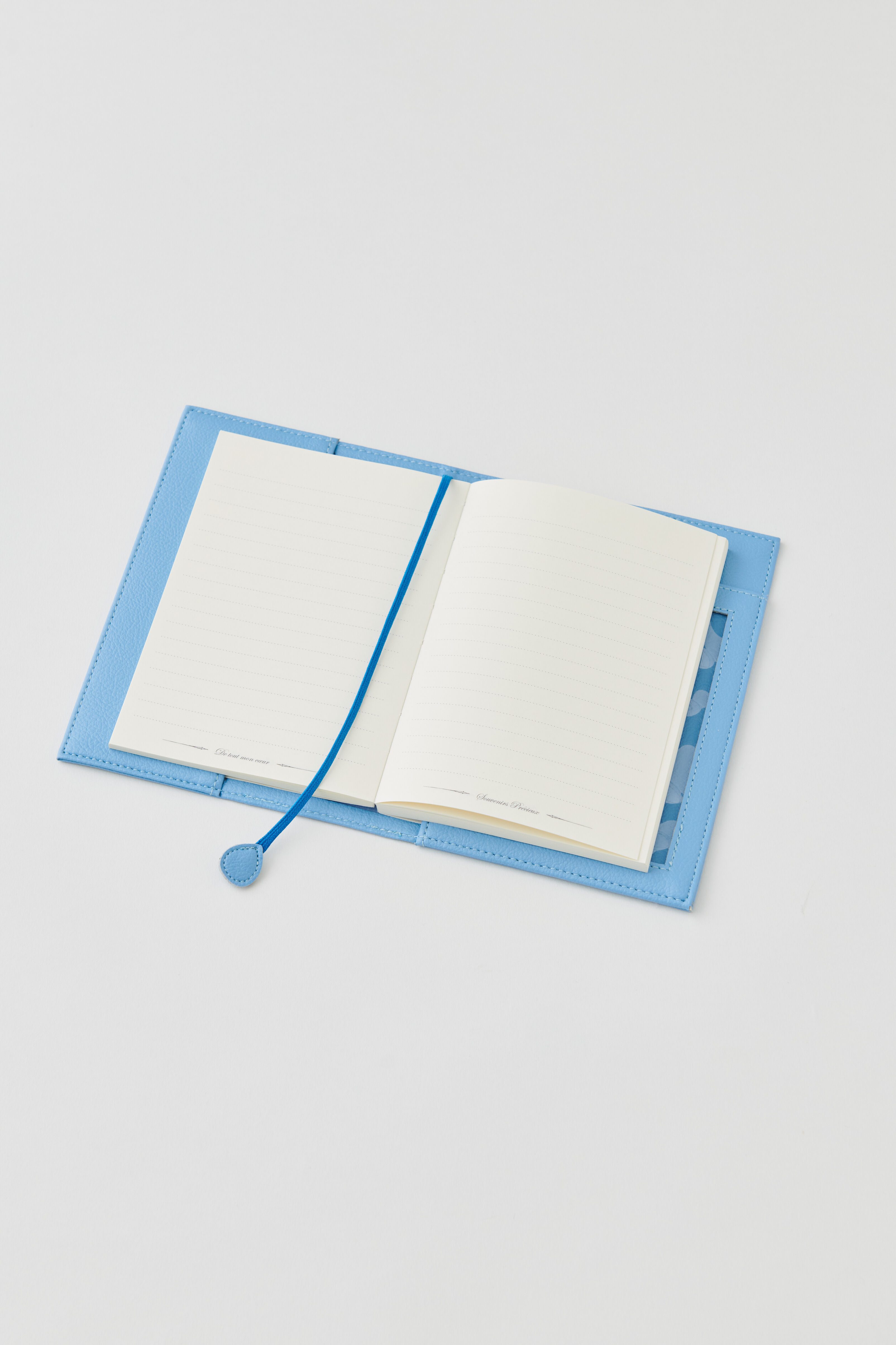 OSYAIRO|OSYAIRO　フォトポケット付き文庫本＆手帳カバー〈青〉|中身をセットするとこんな感じです。文庫本も手帳もおまかせ！