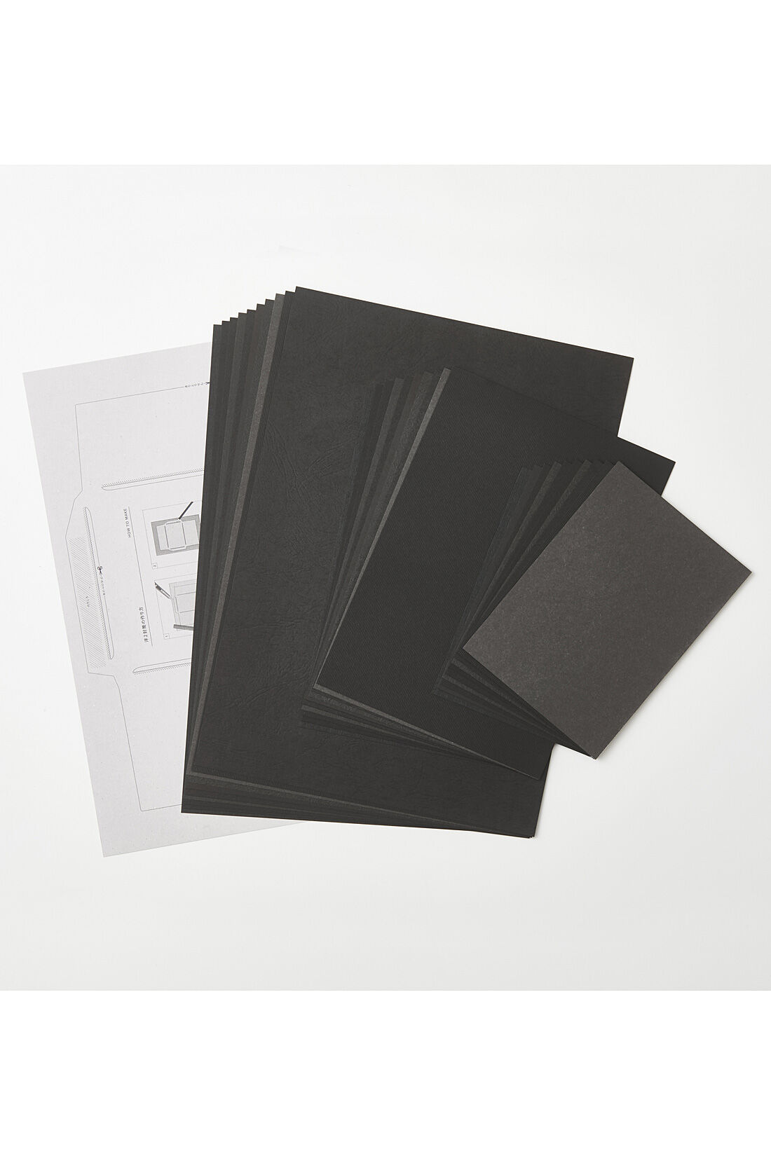 OSYAIRO|OSYAIRO 紙の専門商社竹尾が選ぶ　色を楽しむ紙セットの会〈黒〉|A4・A5・A6サイズ各10枚（10銘柄）と封筒用型紙をセットにしてお届け