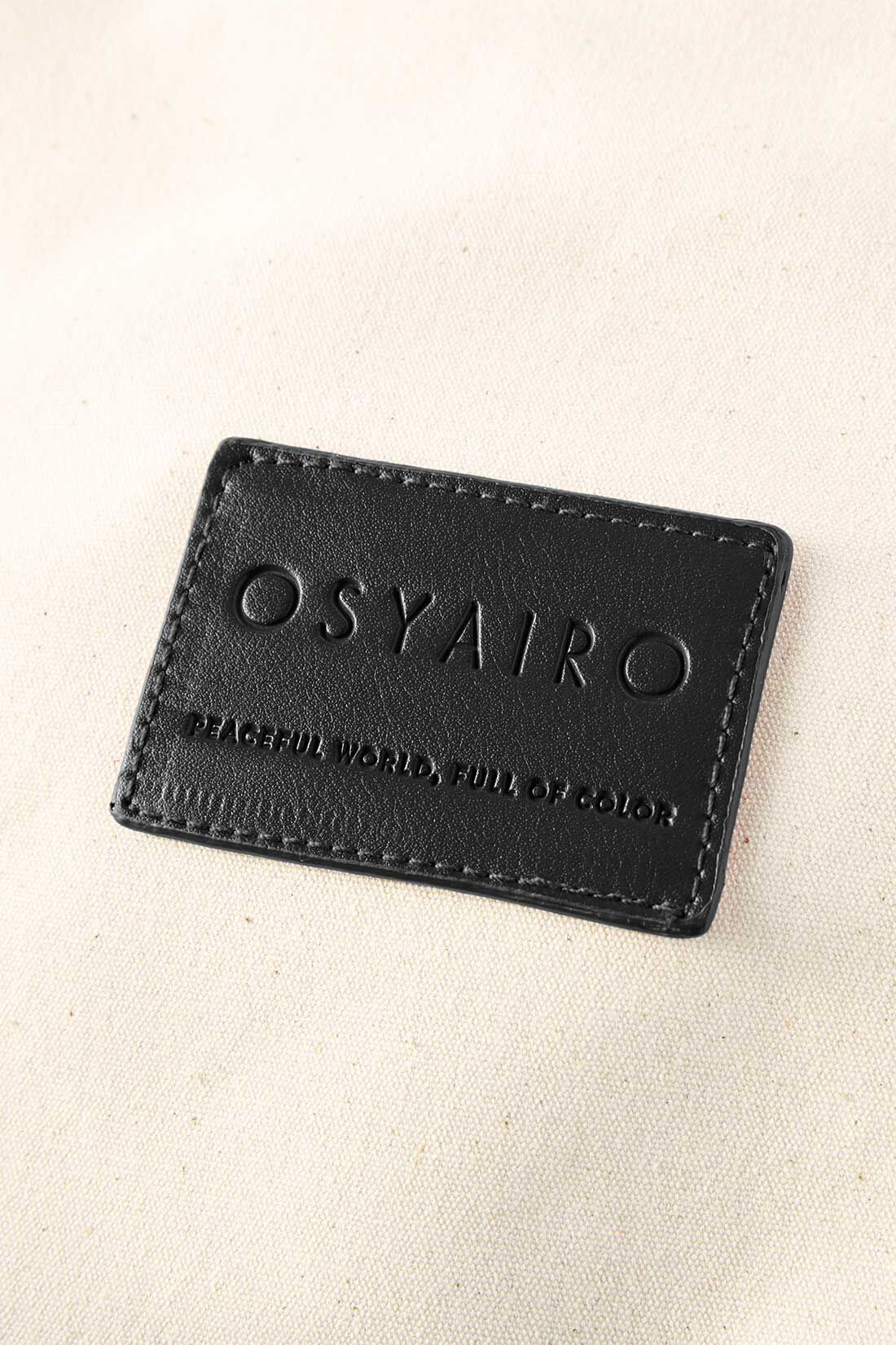 OSYAIRO|OSYAIRO  自立して便利！ 推しが入るポーチ付き バイカラーうちわバッグ〈ブラック〉