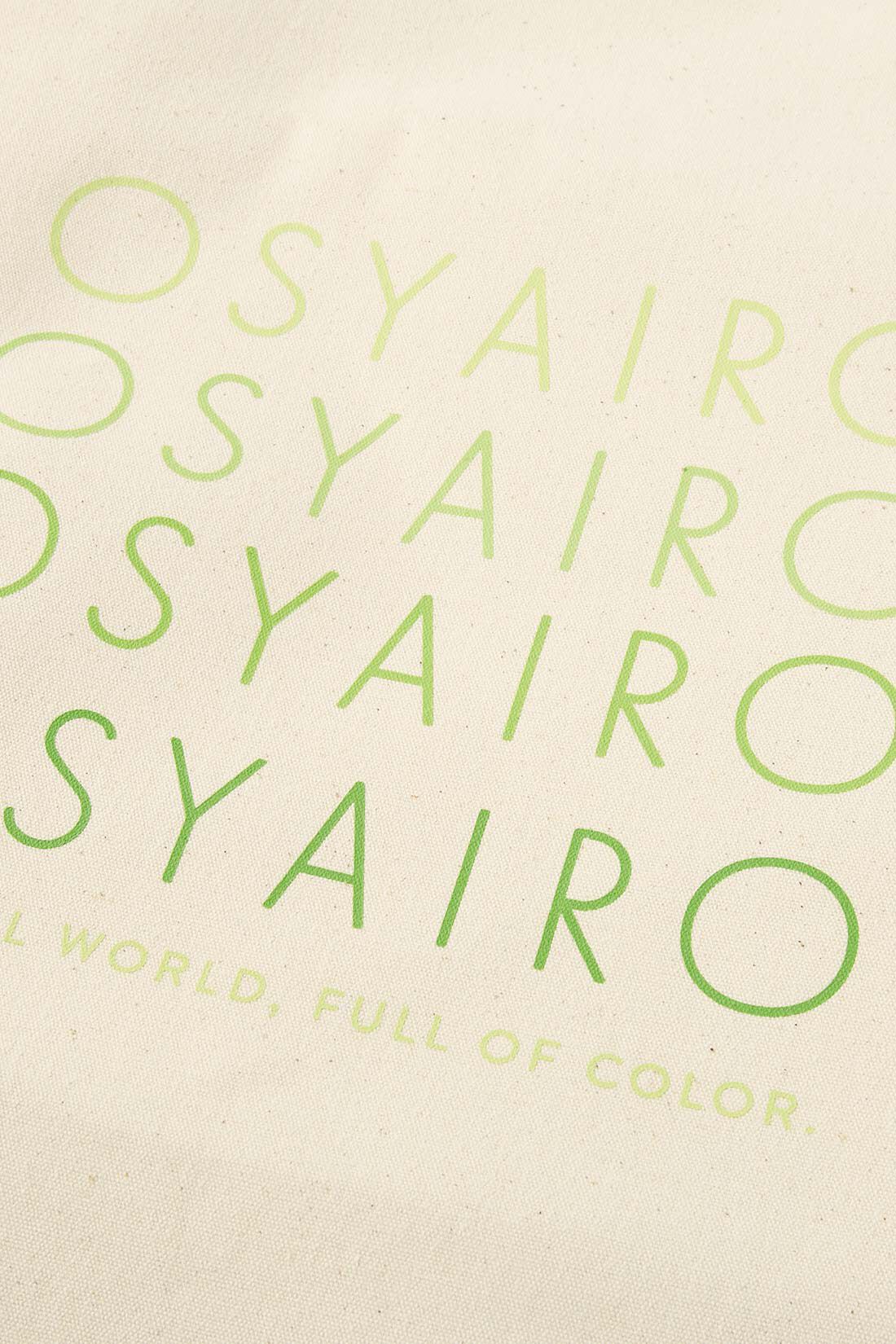 OSYAIRO|OSYAIRO　自立して便利！ うちわポケット付き ロゴトートバッグ〈グリーン〉|生成りのキャンバス地にロゴをプリント。生地裏をコーティングしているのでハリのある生地です。
