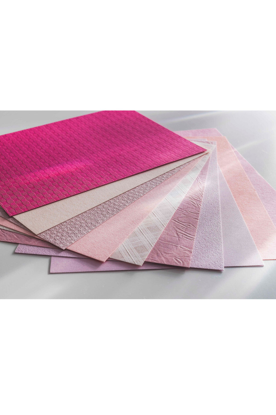 OSYAIRO|OSYAIRO 紙の専門商社竹尾が選ぶ　色を楽しむ紙セットの会〈桃〉|かわいいピンク。地模様も楽しいです。