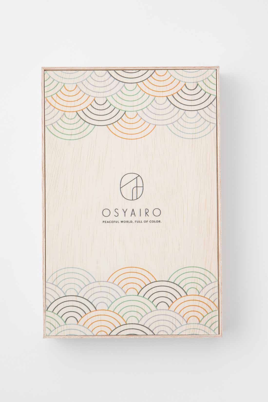 OSYAIRO|OSYAIRO ５つの色と風味を楽しむ三輪そうめん〈5色セット〉|木箱には、縁起のいい「青海波」の模様をあしらいました。未来永劫、あわせと平和がつづきますように、との願いをこめて！