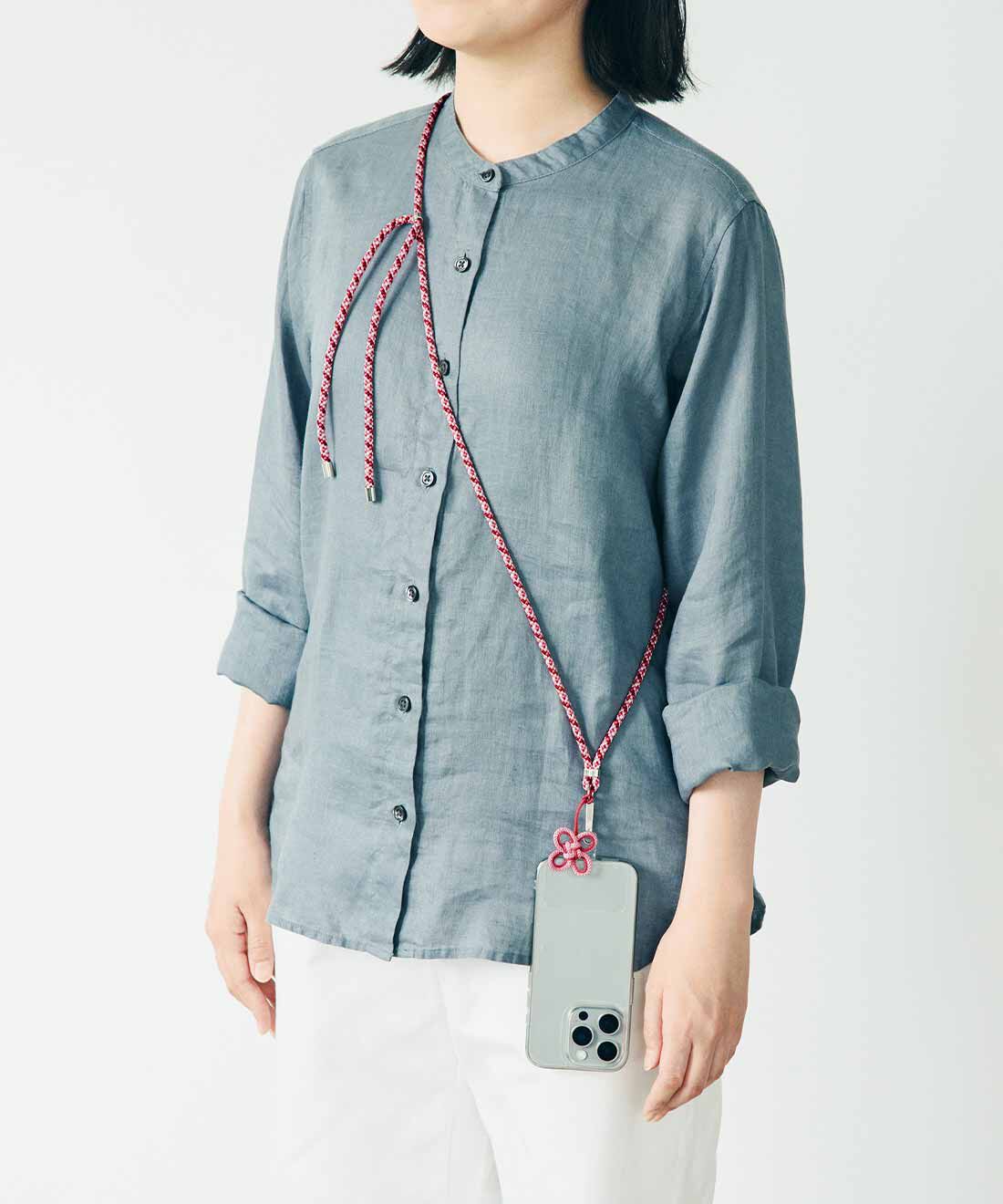 OSYAIRO［オシャイロ］|OSYAIRO 叶結びに願いを込める 京くみひもの推し色スマホストラップ〈紫〉|スマホをサッと使いたいときに便利。ポケットのない服に合わせても。　※写真は〈桃〉です。