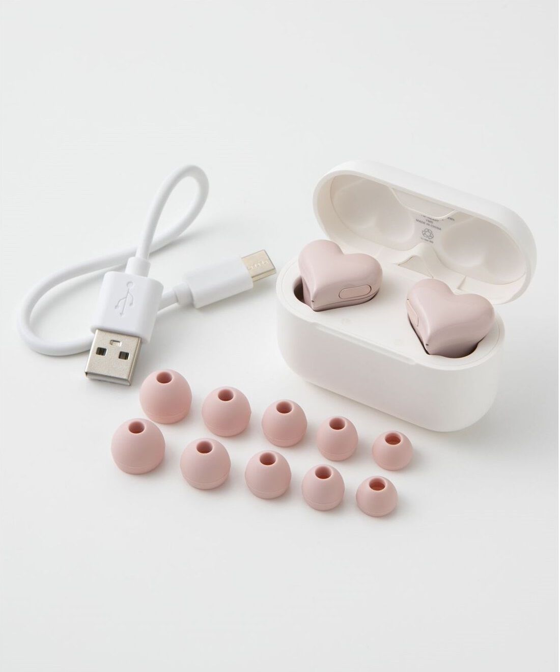 OSYAIRO|ケースカバー付き　ほんのり色づくハートのイヤホンHeartBuds〈ピンク〉|お届け時はSサイズのイヤーピースがイヤホンに装着されています。かんたんガイド、保証書（1年間）も付いています。