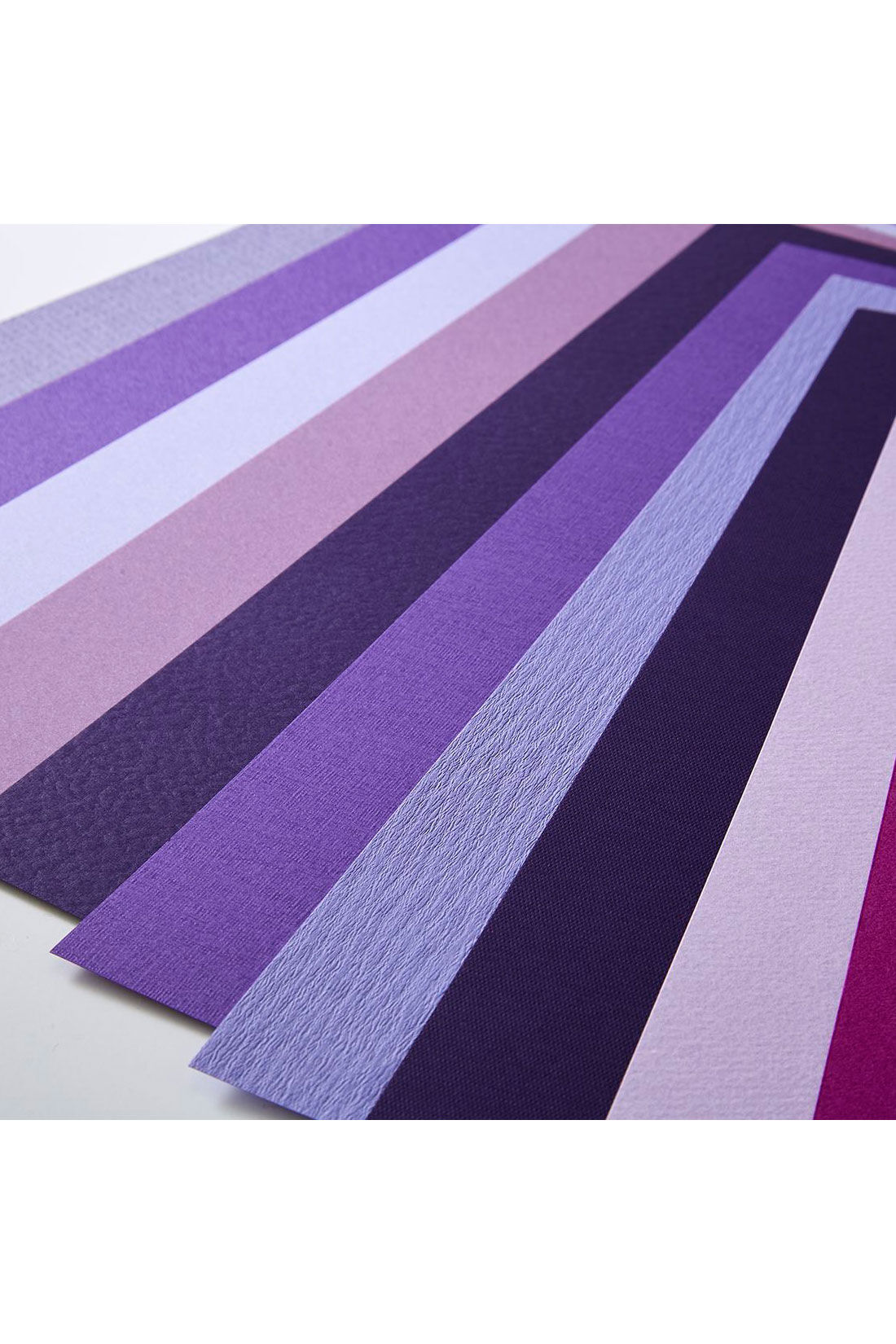 OSYAIRO|OSYAIRO 紙の専門商社竹尾が選ぶ　色を楽しむ紙セットの会〈紫〉|色味や地模様もいろいろなので、1枚1枚違った紙の表情が楽しめます。