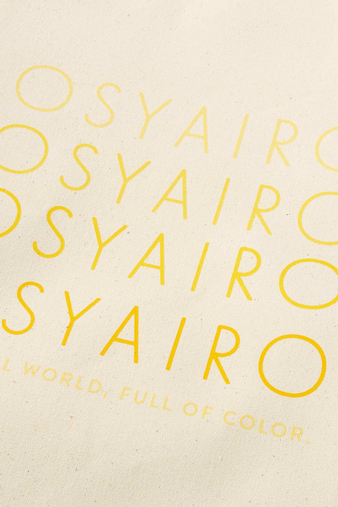 OSYAIRO|OSYAIRO　自立して便利！ うちわポケット付き ロゴトートバッグ〈イエロー〉|生成りのキャンバス地にロゴをプリント。生地裏をコーティングしているのでハリのある生地です。