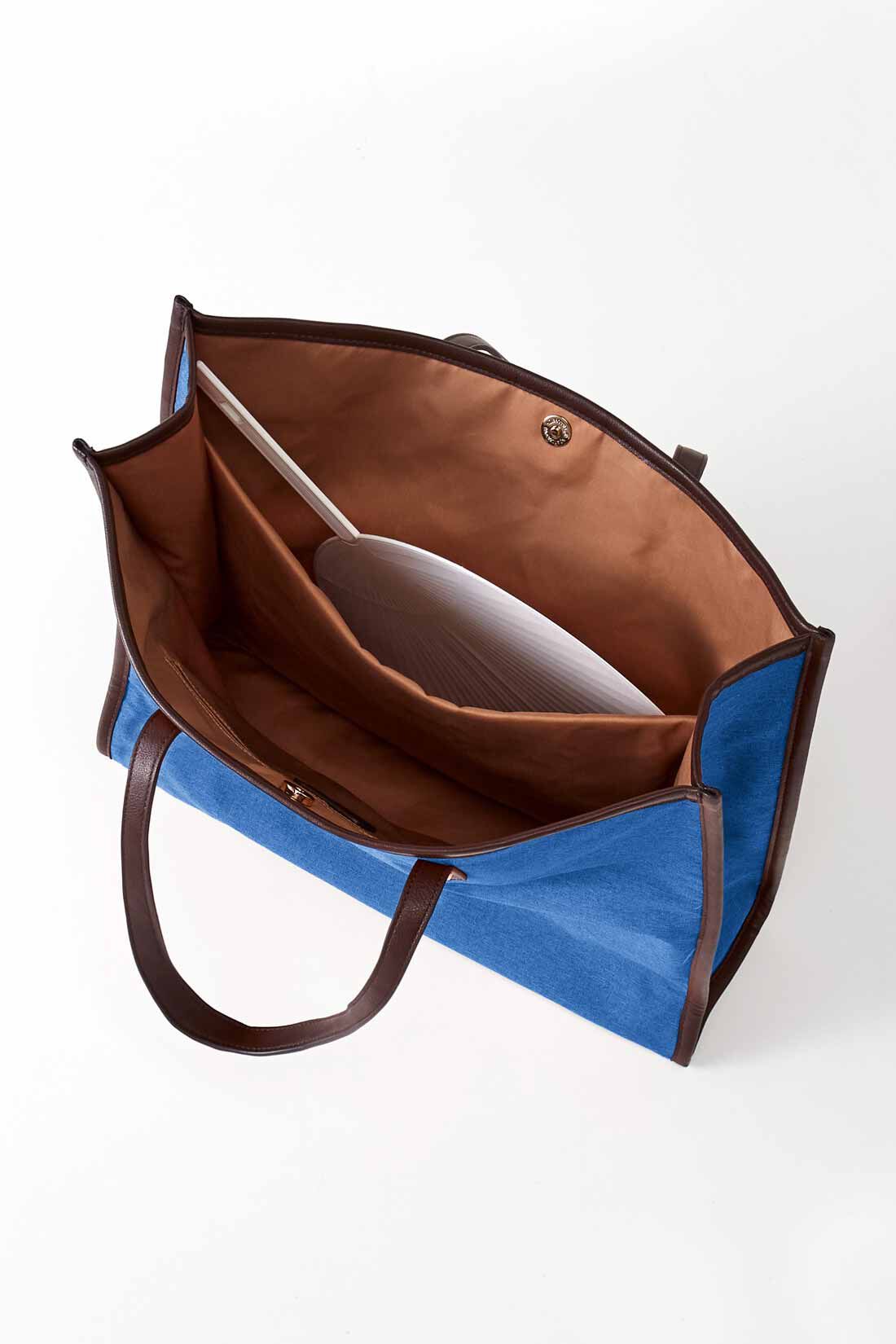 OSYAIRO|OSYAIRO ジャンボうちわが入るパイピングトートバッグ〈ブルー〉|ジャンボうちわがすっぽり入る、クッション材の入った大きな内ポケット付き。