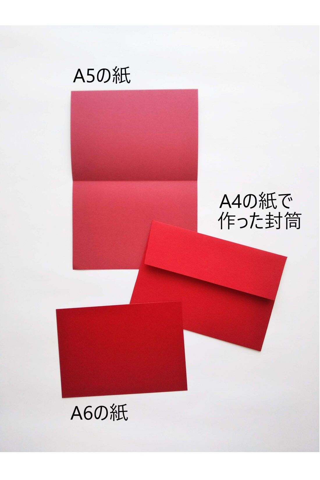 OSYAIRO|OSYAIRO 紙の専門商社竹尾が選ぶ　色を楽しむ紙セットの会〈赤〉|A4で作った封筒には、A5なら二つ折りが、A6ならそのままがちょうどいいサイズで入れられます。