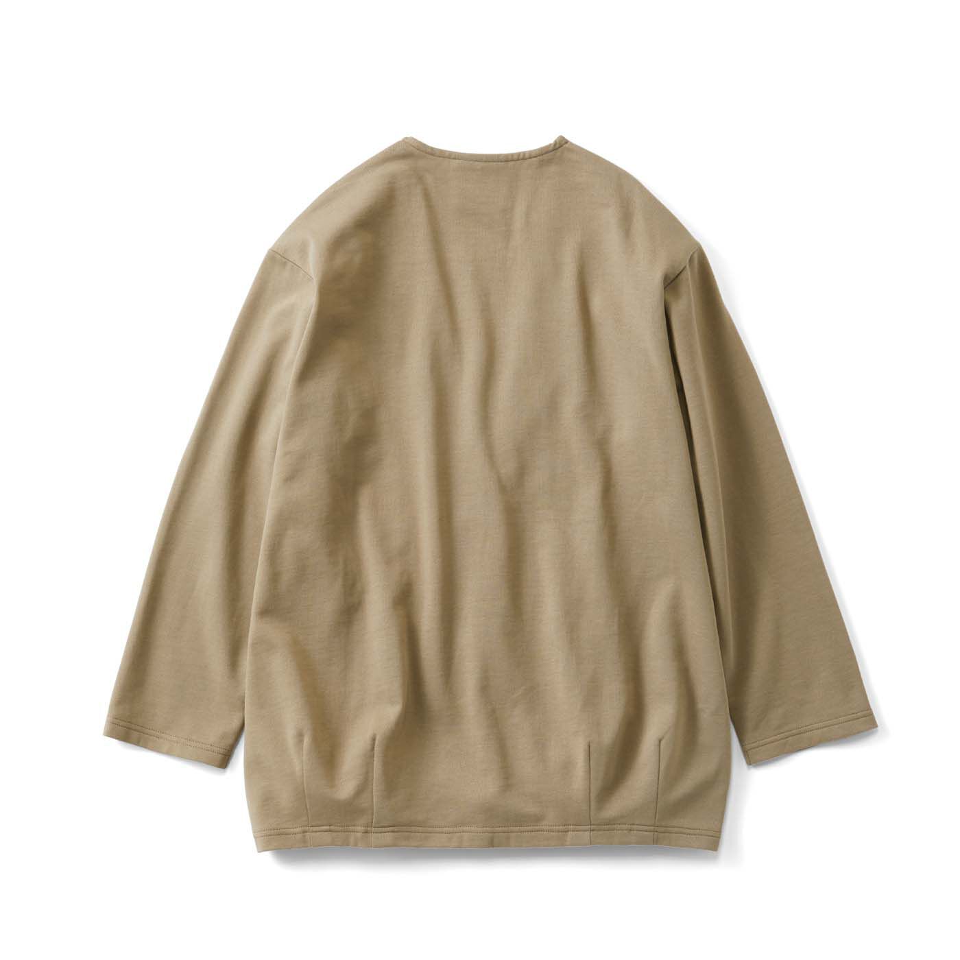 el:ment|Live love cotton（R）プロジェクト　el:ment　オーガニックコットンの軽やか仕立て ショールカラージャケット見え微起毛カーディガンの会|背面はほんのりコクーンシルエット。