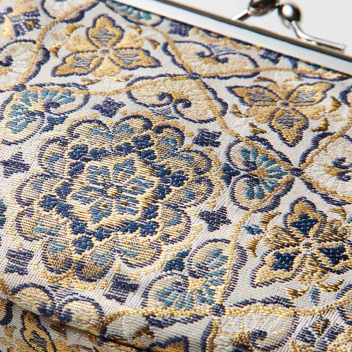 el:ment|el:ment　京都の織屋さんで仕立てた 優雅なシルク糸遣いの京織（R）じゃばらがま口財布〈六角花柄〉|気品ある織り柄に金箔糸の上品な光。