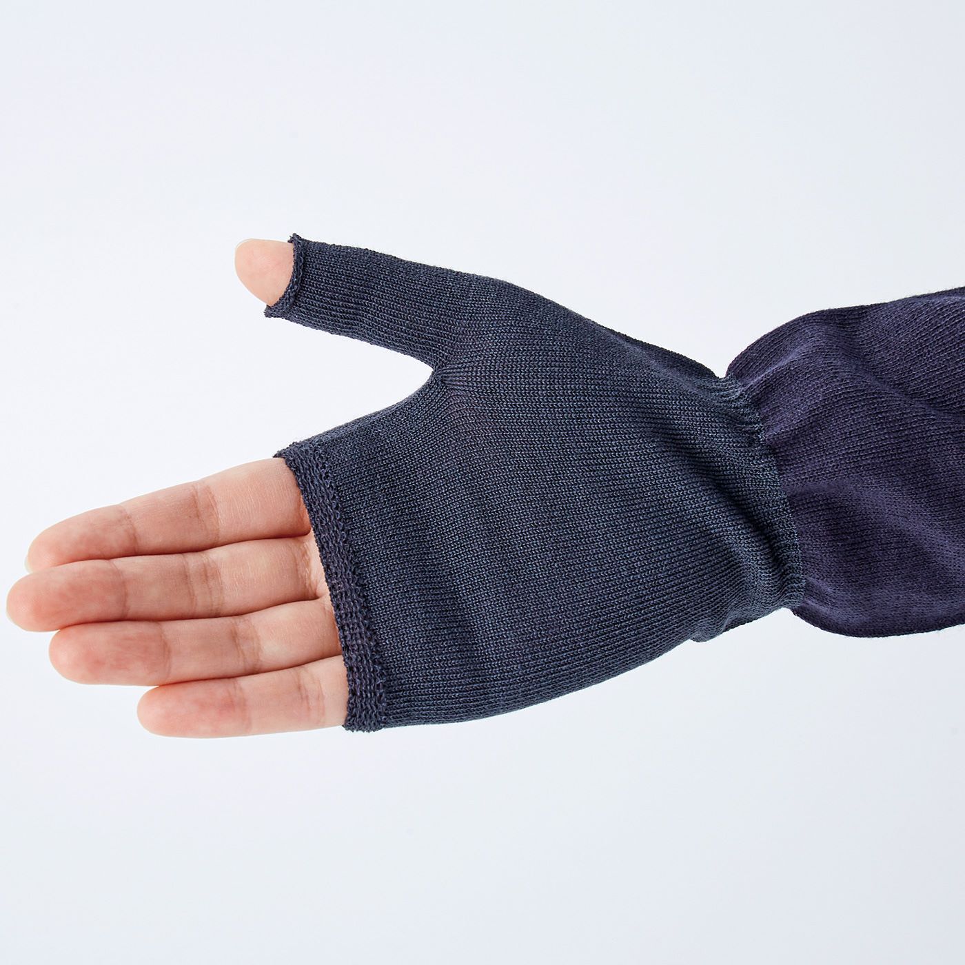el:ment|el:ment　ホールガーメント（R）　手まわりシルク混で滑らかな肌心地　コットン100％使いのUVロングアームカバーの会|親指は独立しているので動かしやすい。