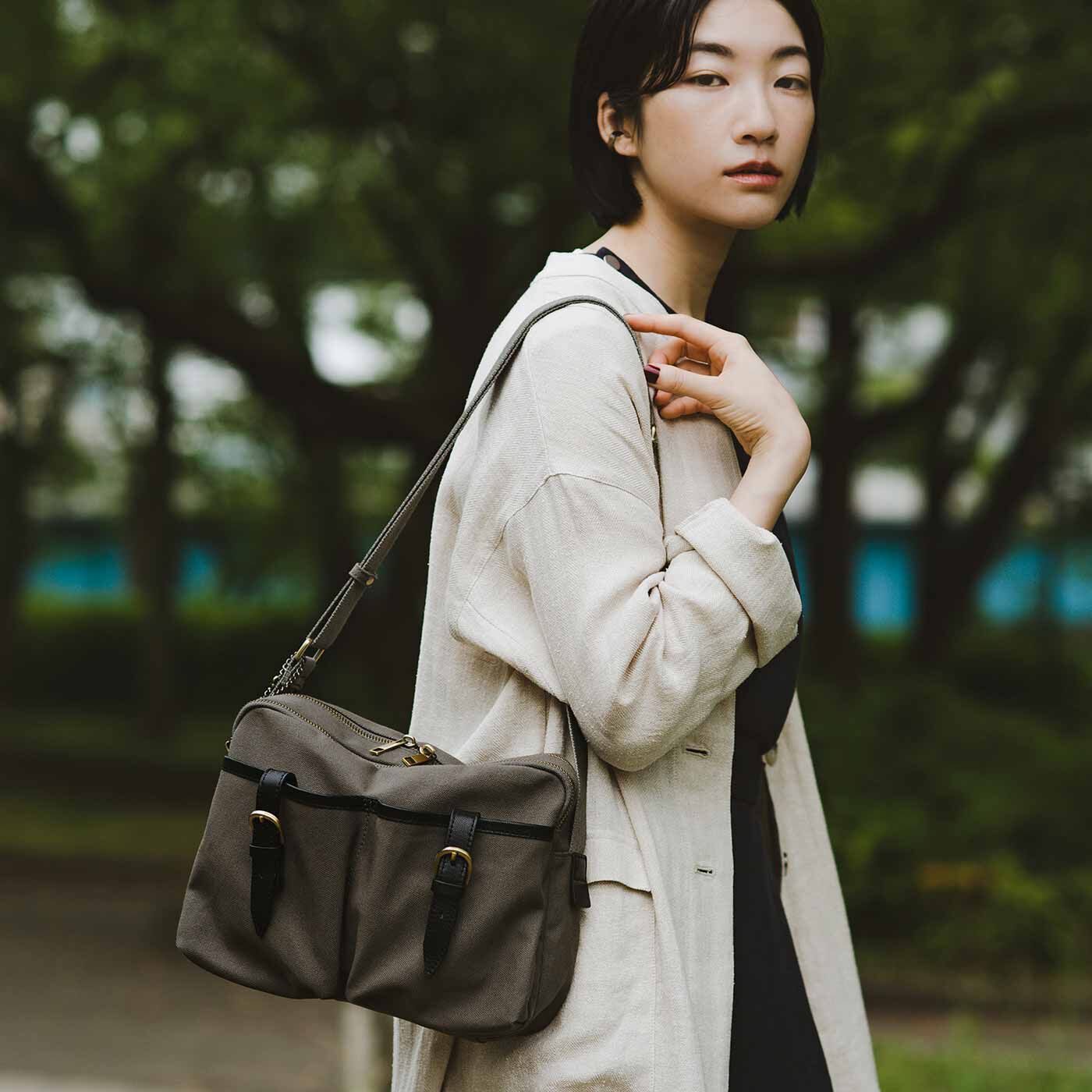 el:ment［エルメント］|el:ment　倉敷帆布と本革遣い ふたつの部屋で入れ分けできる ショルダーバッグ〈スズ〉