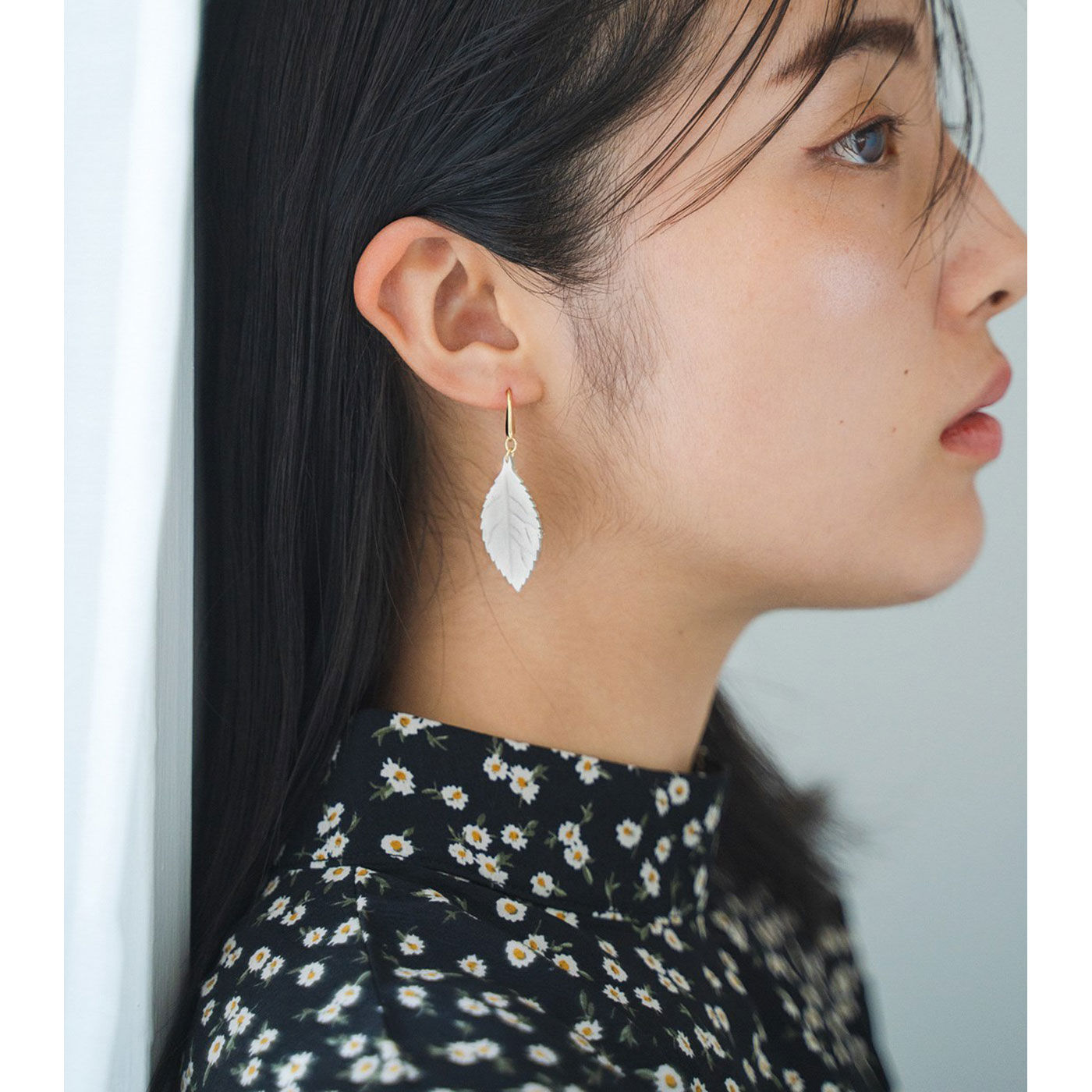 el:ment［エルメント］|el:ment　工房に眠っている本革でつくった 軽やかで風に揺れる 葉っぱの耳飾りの会