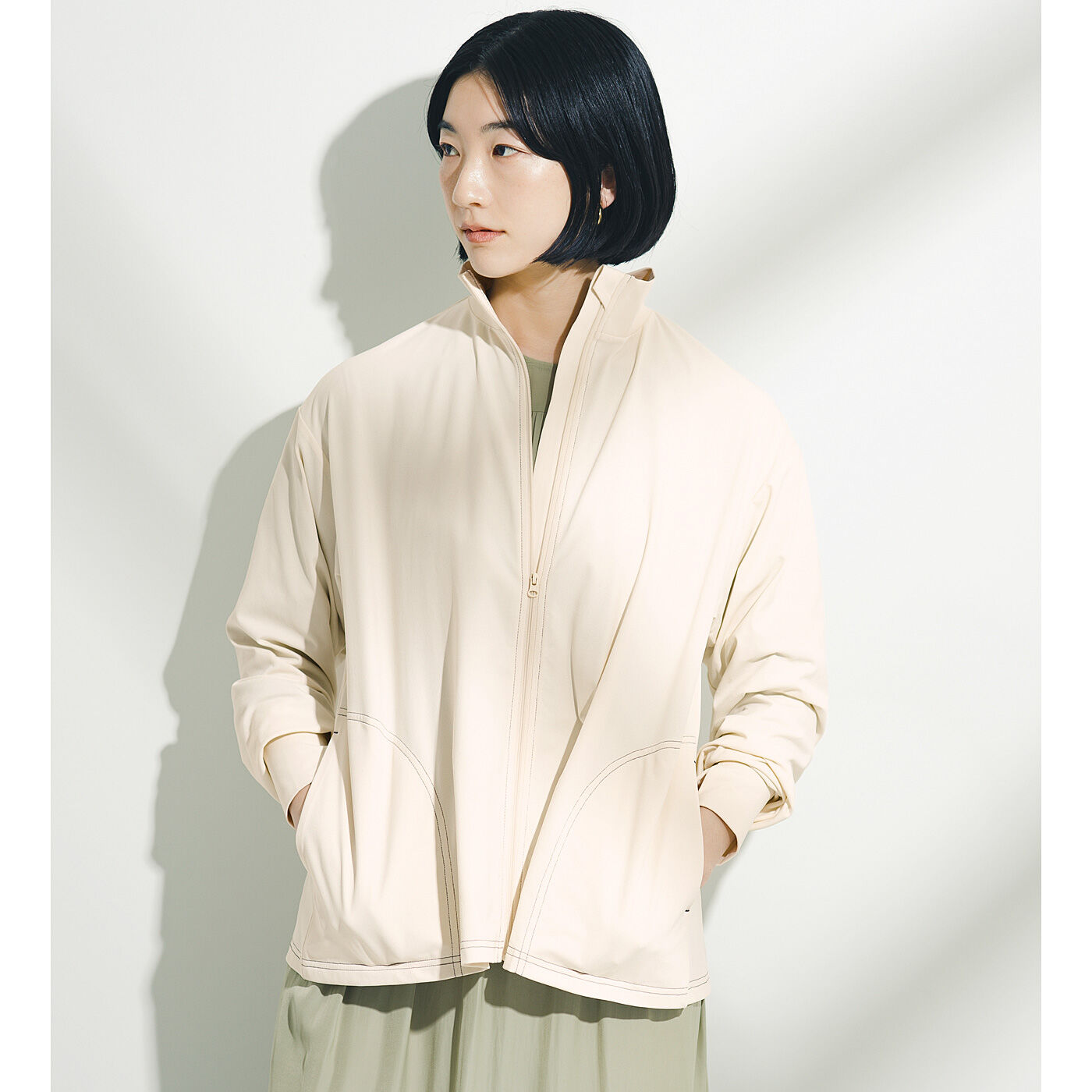 el:ment［エルメント］|el:ment　日常から水辺まで　ラッシュガード素材のハイネックフルジップジャケット〈UV対策/吸水速乾/抗菌防臭〉の会|両サイドにポケット付き。