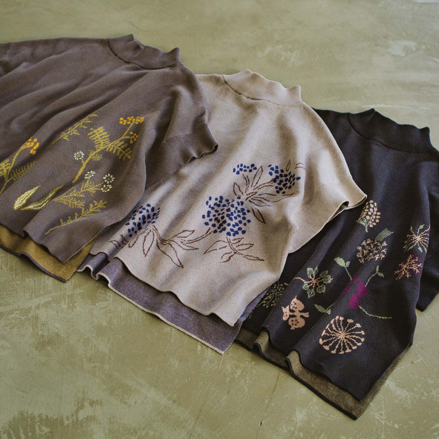el:ment［エルメント］|el:ment×山本祐布子　あたためハーブ柄をまとう シルク混ハイネックのジャカードニットトップスの会