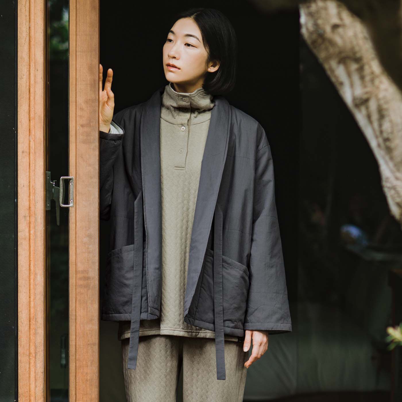el:ment［エルメント］|el:ment　モダンはんてんでお宿気分 綿100％生地遣いの中わた入り羽織（はお）りライトコート〈スズ〉|お宿で過ごすように快適なおうち着としても