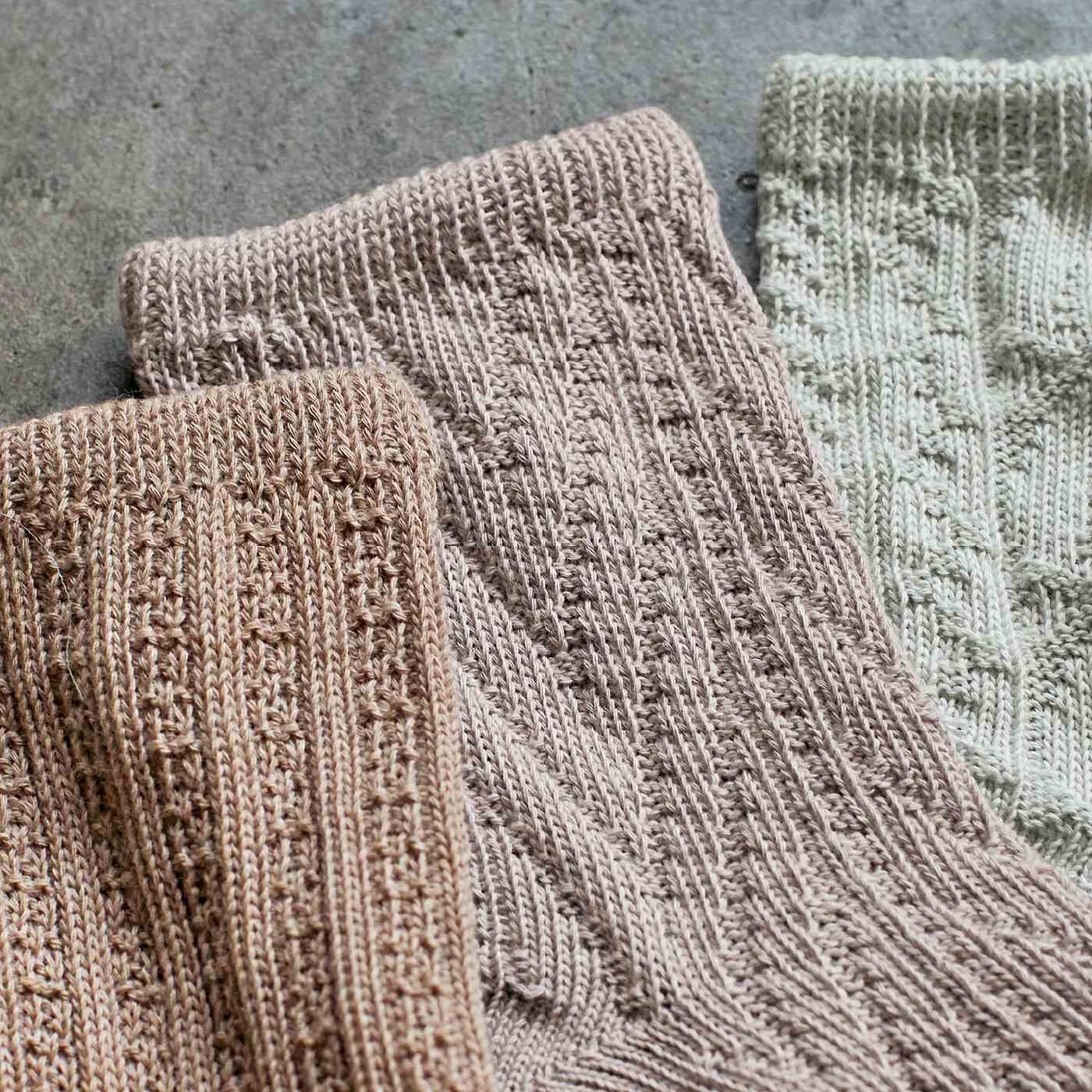 el:ment［エルメント］|el:ment　FOOD TEXTILE　未来へつなぐ糸で編みたてたオーガニックコットン混かかと靴下の会|3種それぞれに異なる編み柄も魅力。オーガニックコットン混で心地よい肌心地。