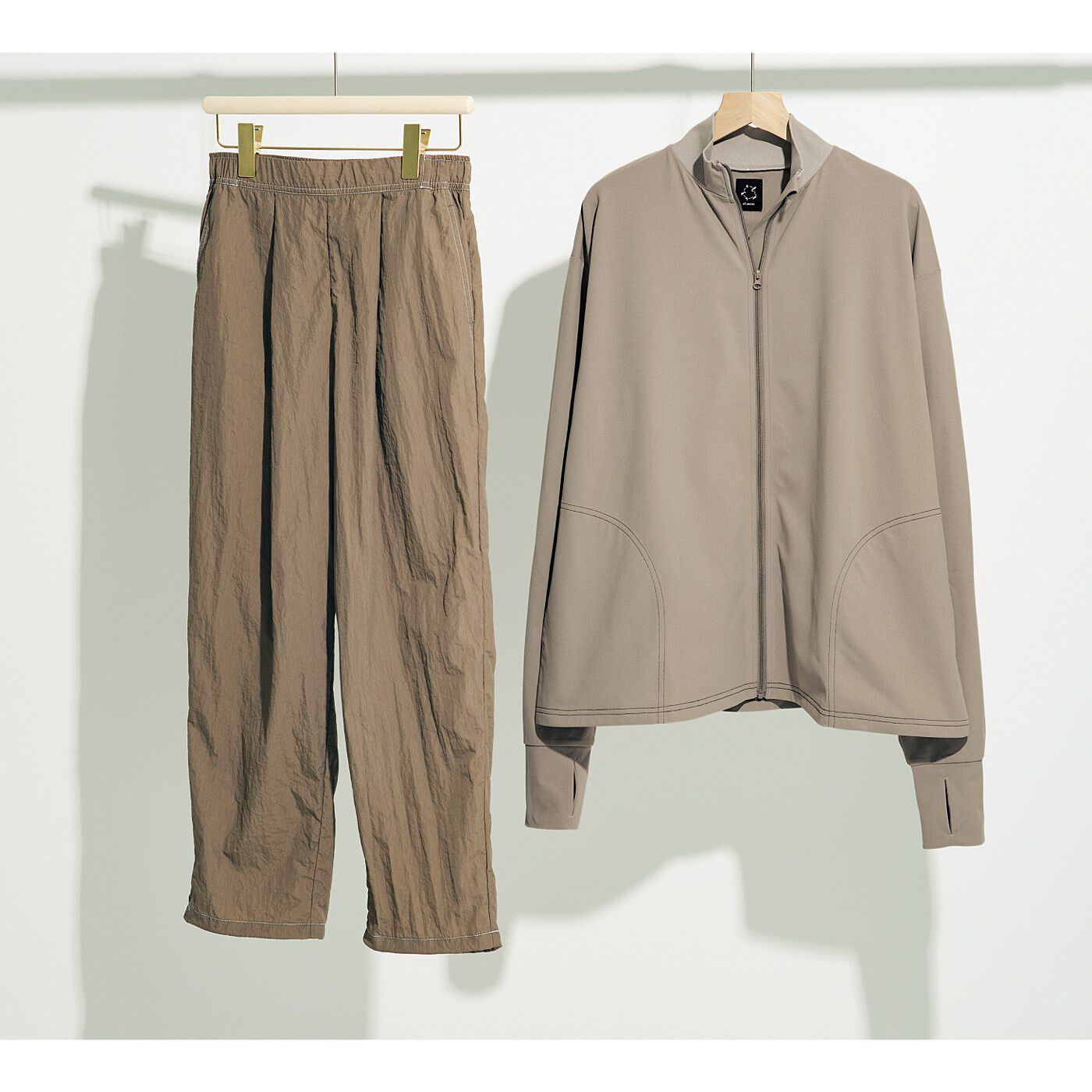el:ment［エルメント］|el:ment　日常から水辺まで　ラッシュガード素材のハイネックフルジップジャケット〈UV対策/吸水速乾/抗菌防臭〉の会|ジャケットと合わせてコーディネートできるパンツ（CS-627-457）もおすすめです。