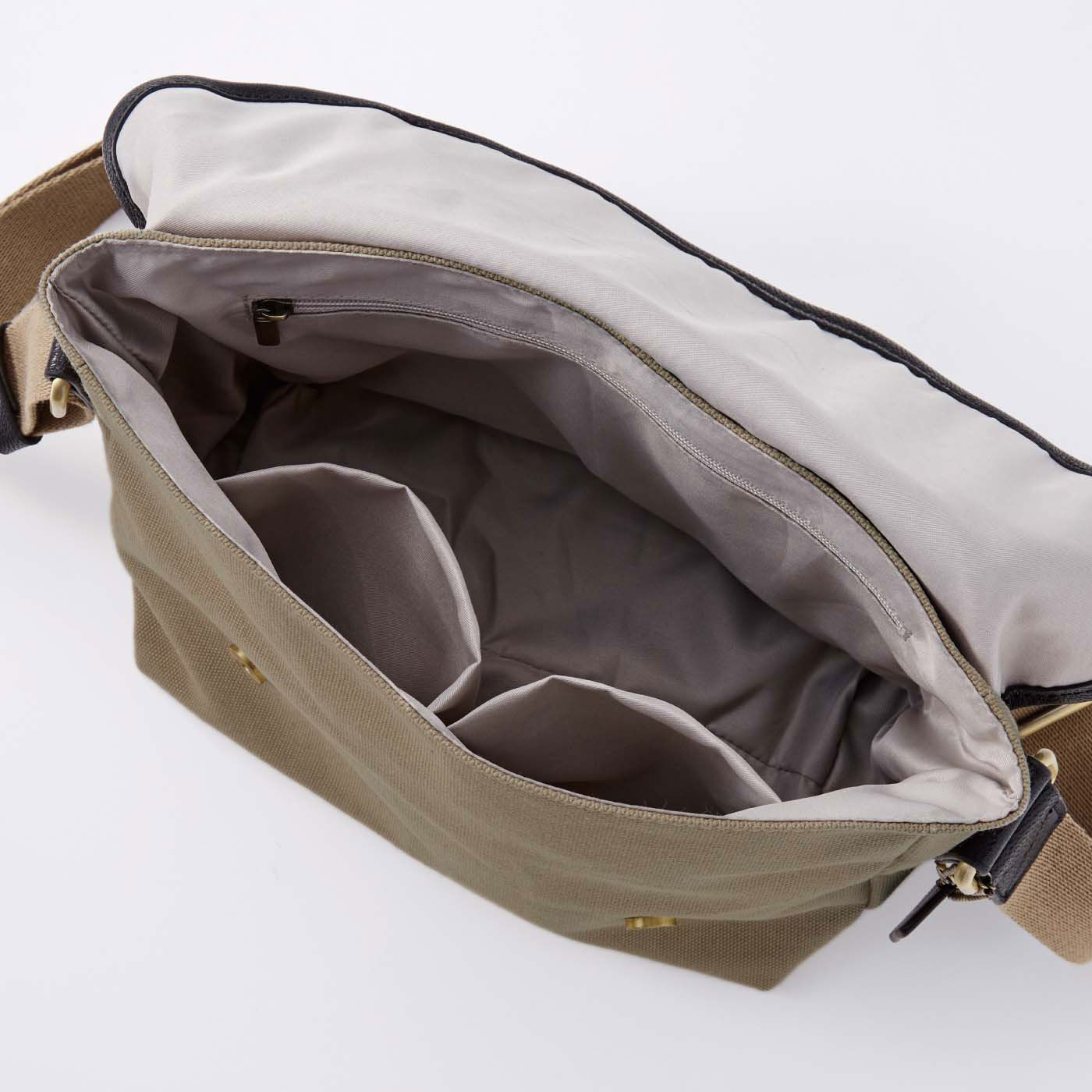 el:ment|el:ment　倉敷帆布と本革遣い エコバッグ付きショルダーバッグ〈コハク〉|小物の仕分けに便利な内ポケットが3つ。