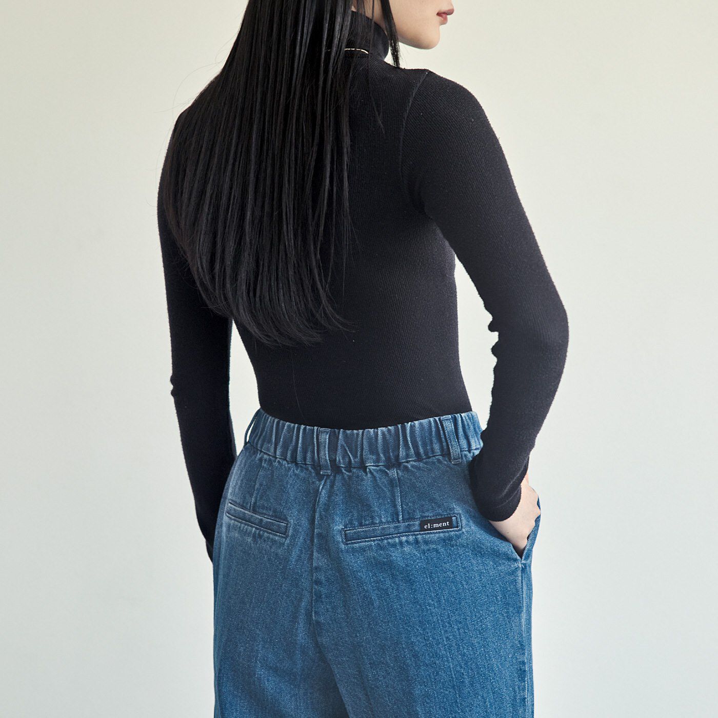 el:ment［エルメント］|el:ment　環境に配慮したレスウォーターデニム　上品見えのスラックスライクパンツ〈シアン〉|両玉縁のダミーポケットで後ろ姿も凛（りん）とした印象に。