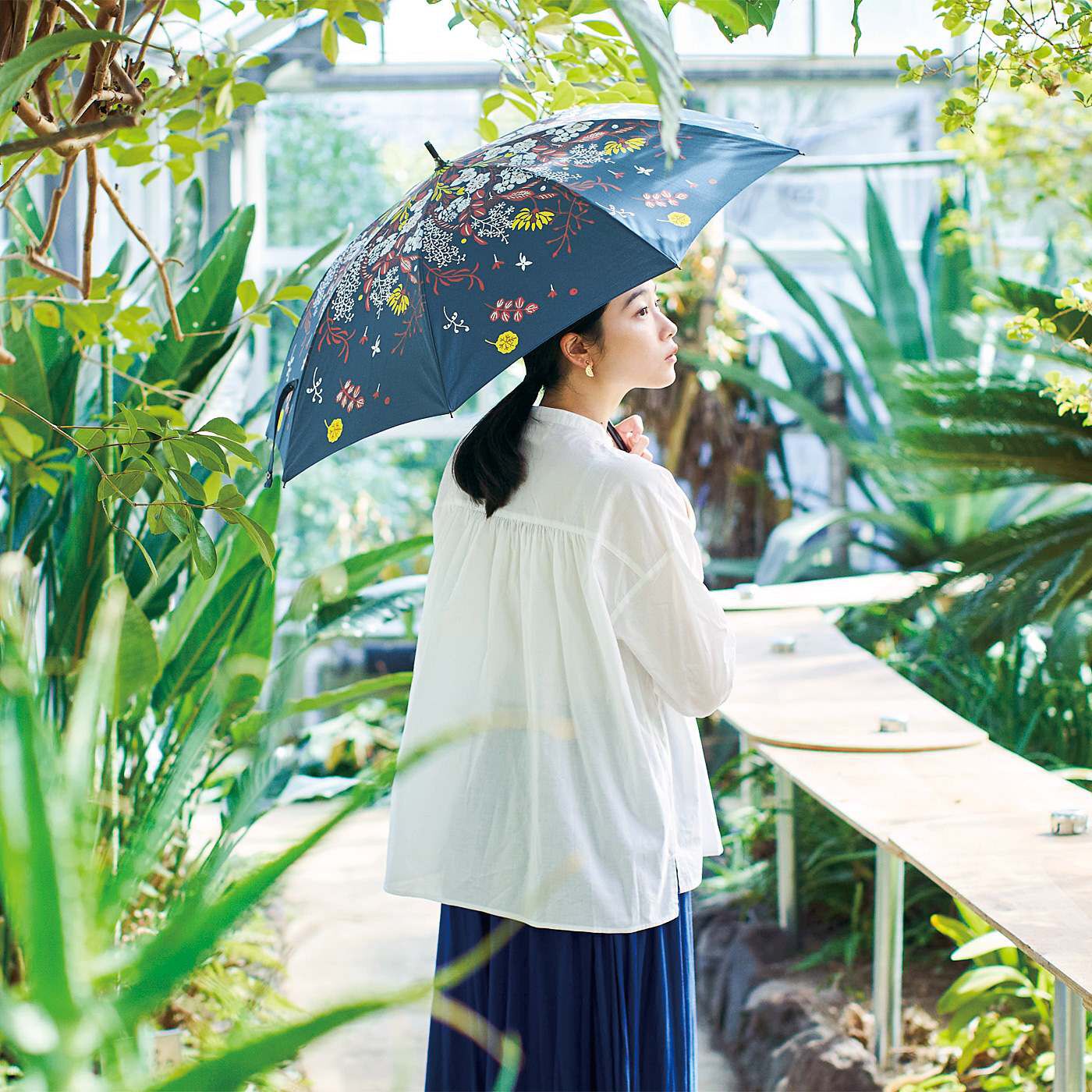 el:ment|el:ment×山本祐布子　お花のブーケが舞い落ちる 熟練の傘職人さんが作る晴雨兼用傘〈ストーンネイビー〉