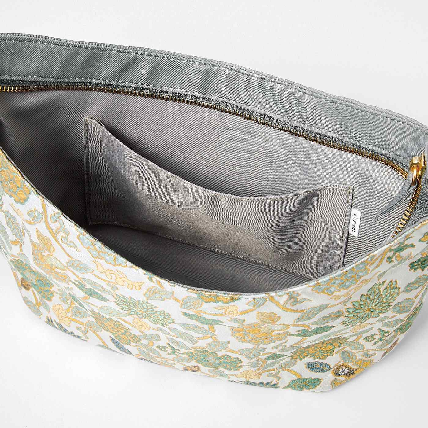 el:ment|el:ment　京都の織屋さんで仕立てた　優雅なシルク糸遣いの京織（R）ハーフムーンショルダーバッグ〈蔦と花〉|A5サイズの本や長財布もすっぽり。小物を入れるのに便利なオープンポケットがひとつ。