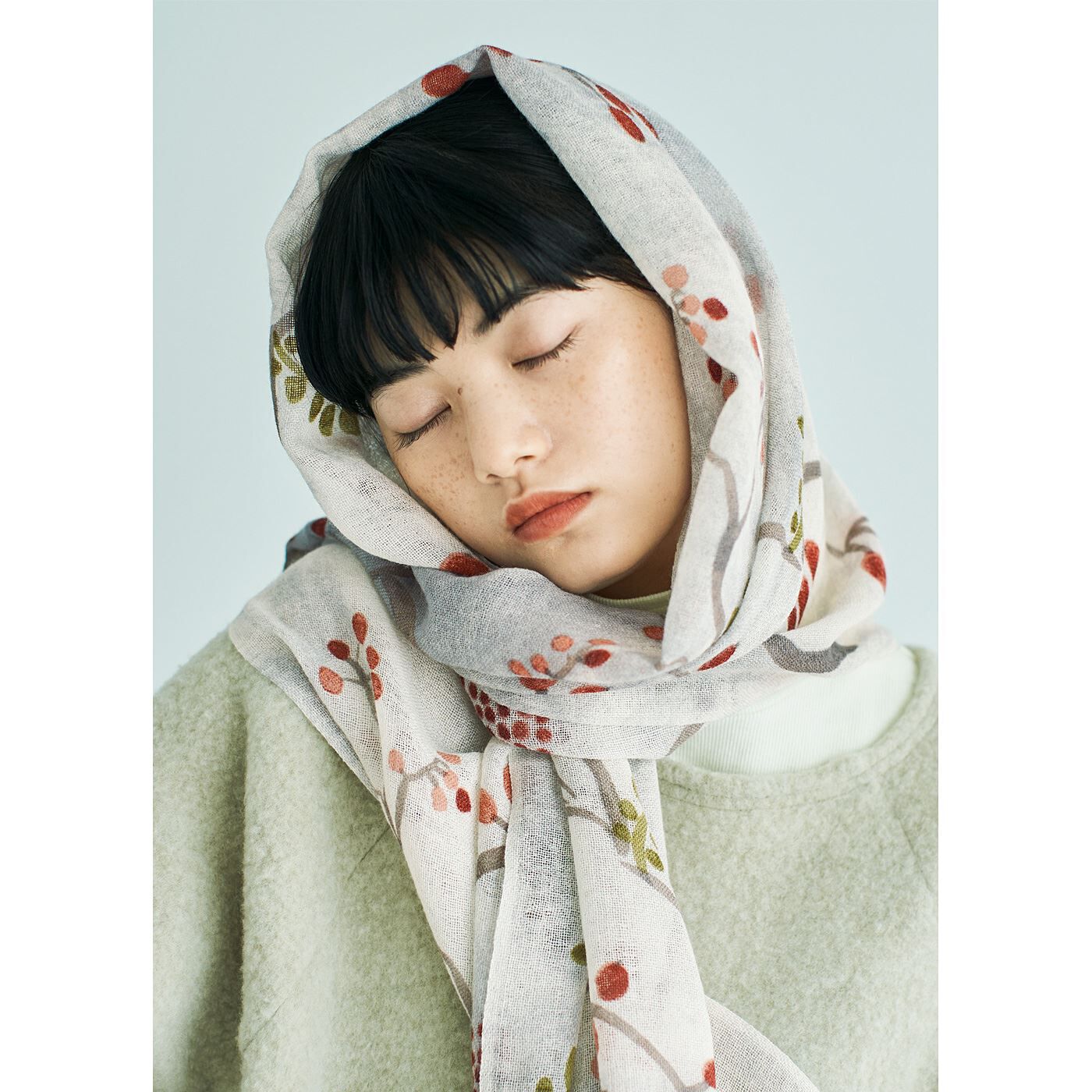 el:ment|el:ment×山本祐布子 ウールロングストールと透かし編みで華やぐ コットンニットパンツのコーディネート