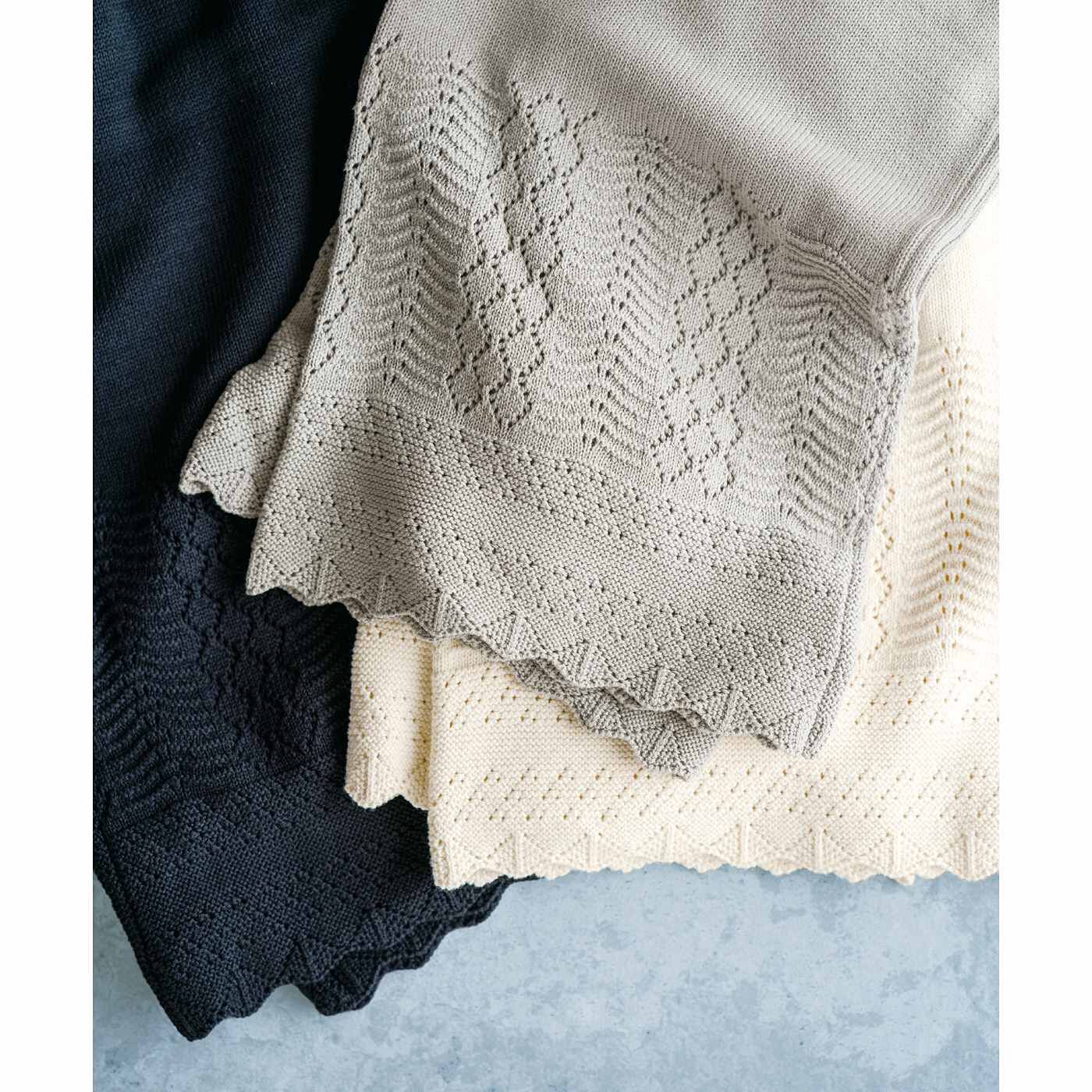 el:ment|el:ment　透かし編みで足もと華やぐ　コットン混やわらかニットパンツの会|すその透かし編みがコーディネートに繊細な抜け感をくれます。