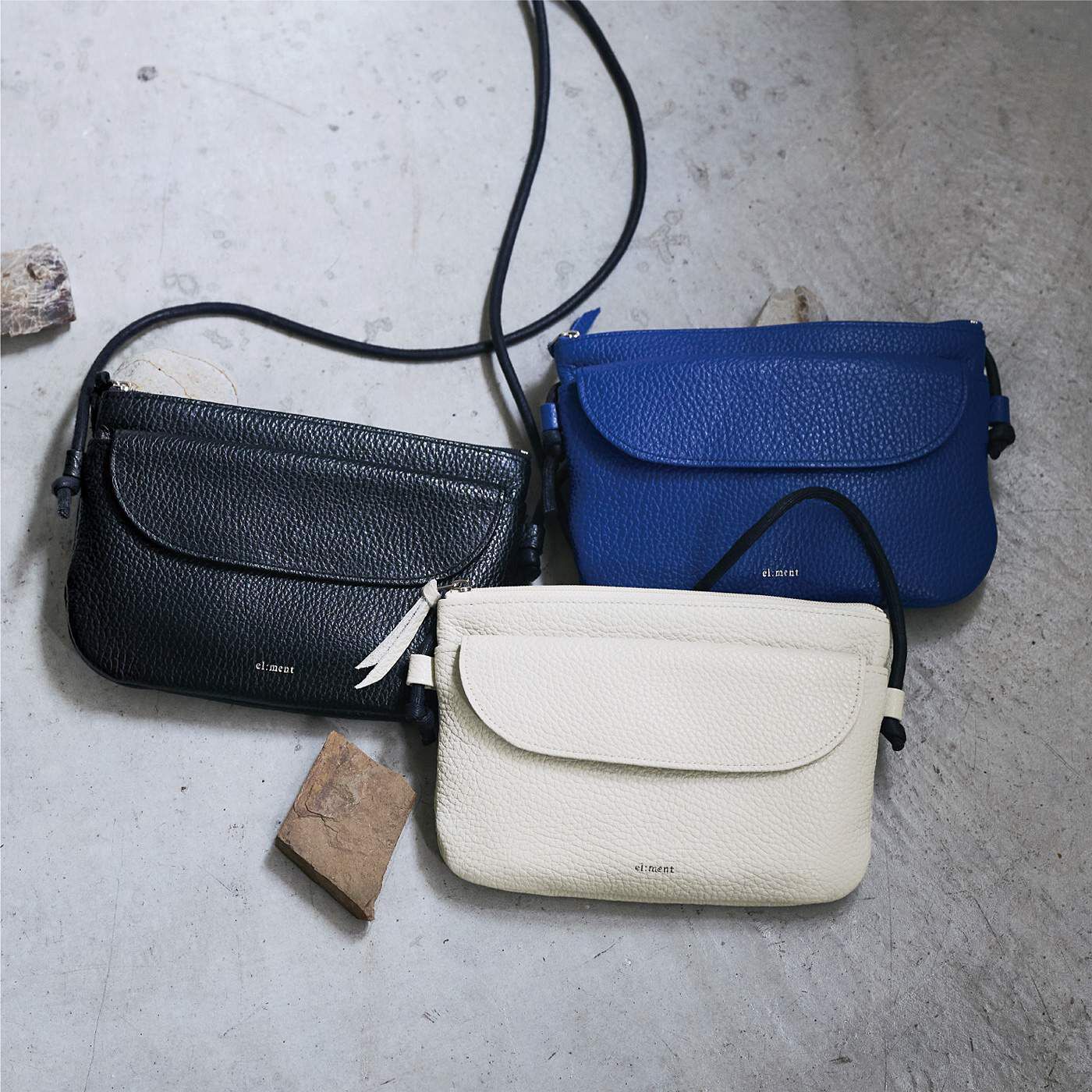 el:ment［エルメント］|el:ment　イタリアの老舗タンナーが鞣（なめ）した　はっ水本革の軽やかフラップポシェットの会