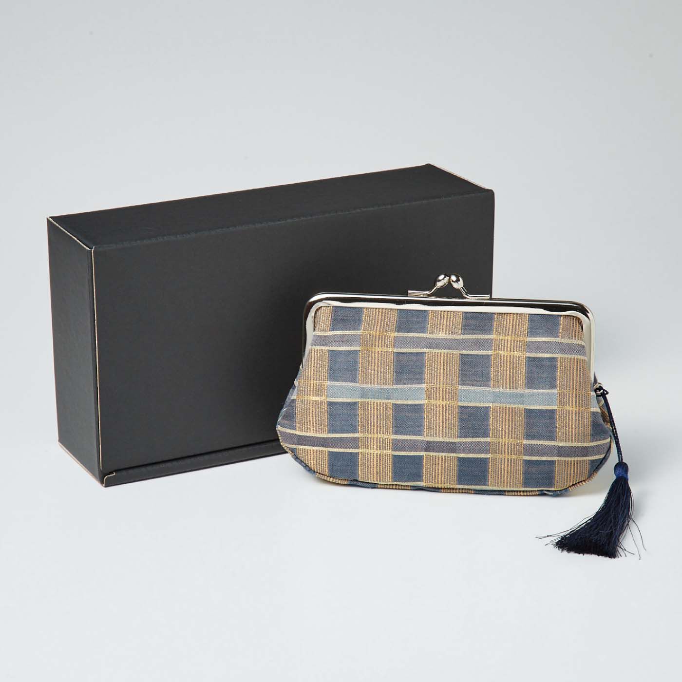 el:ment|el:ment　京都の織屋さんで仕立てた 優雅なシルク糸遣いの京織（R）じゃばらがま口財布〈チェック〉|箱に入れてお届けします。