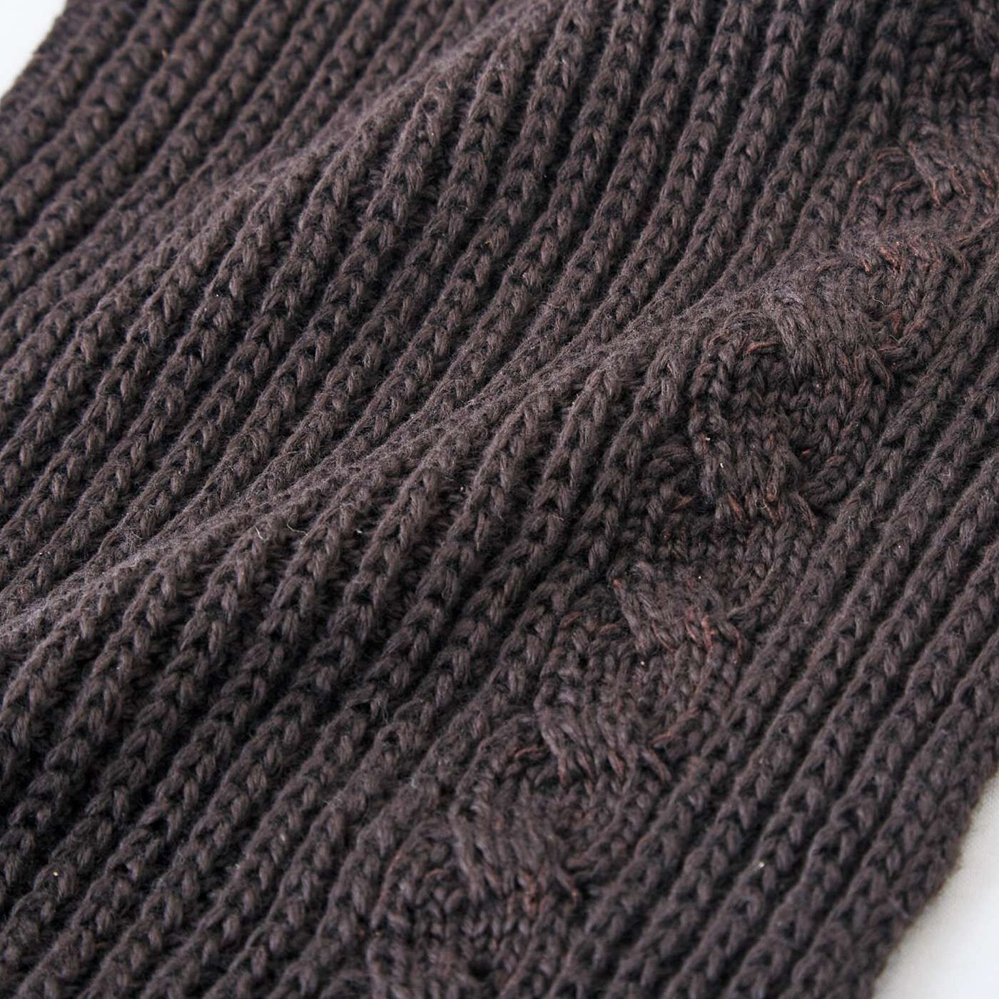 el:ment|el:ment　ホールガーメント（R）でやさしく編みたてた　コットンシルク 編み柄クロスミニマフラーの会|シルク糸と空気を含んだコットンの無撚（ねん）糸でふんわりと編み立て。
