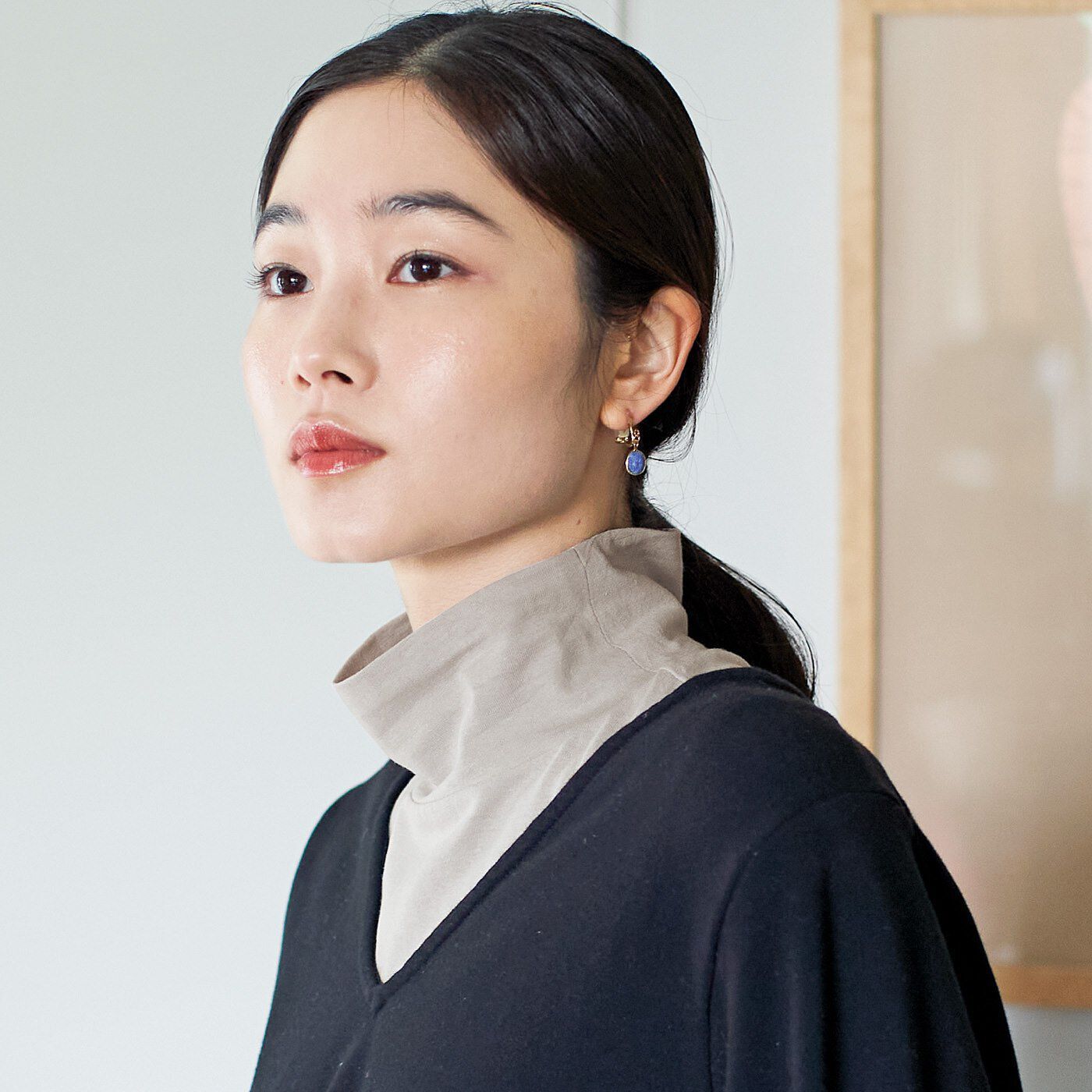 el:ment［エルメント］|el:ment　さらり心地のコットンリネンカットソー　首もとまでやさしく包み込む 付けハイネック〈UV対策〉の会|ネック部分は二重になっているので、UV対策としても。