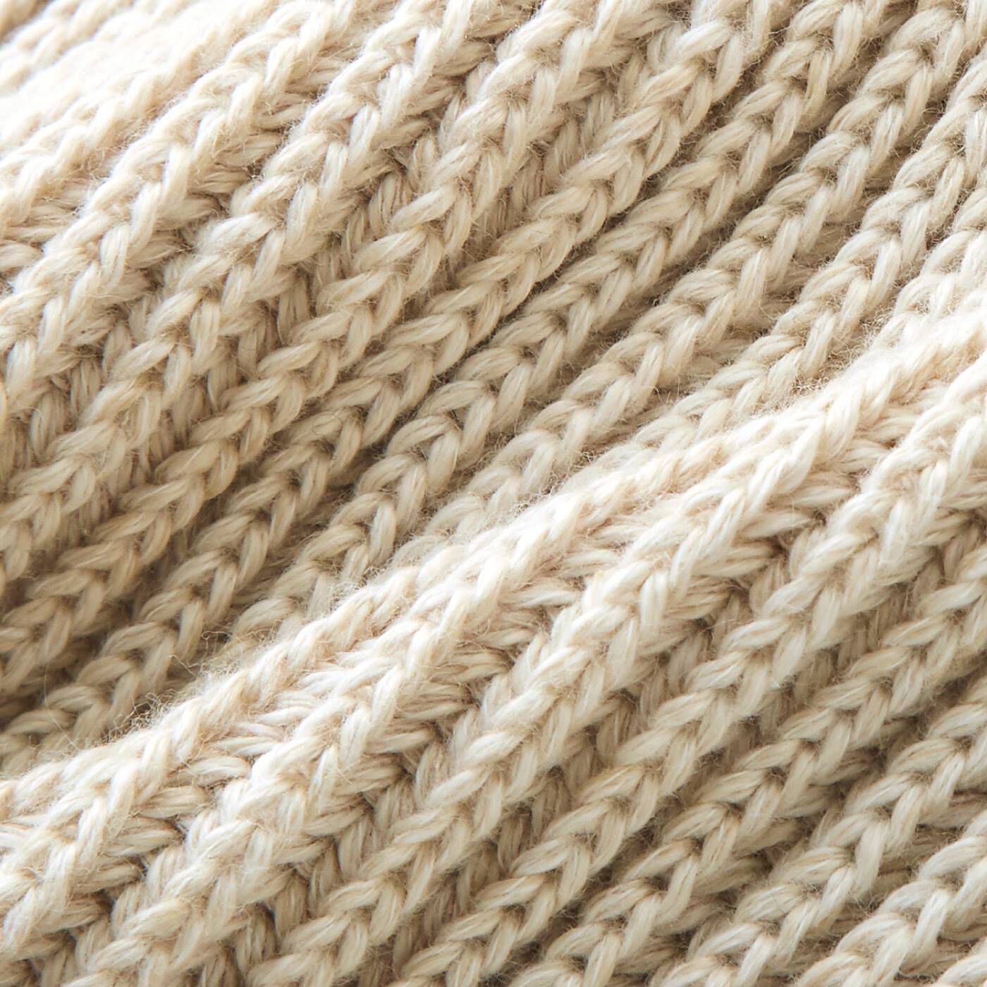 el:ment|el:ment　ホールガーメント（R）でやさしく編みたてた コットンシルクのクロスミニマフラーの会|シルク糸と空気を含んだ無撚（ねん）糸のコットン糸で、ふんわりとした編み立て。