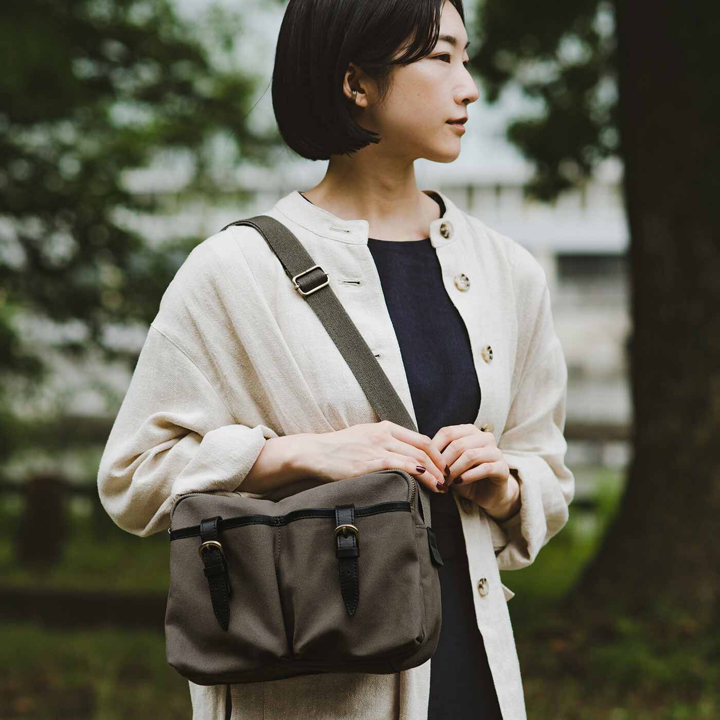 el:ment［エルメント］|el:ment　倉敷帆布と本革遣い ふたつの部屋で入れ分けできる ショルダーバッグ〈スズ〉