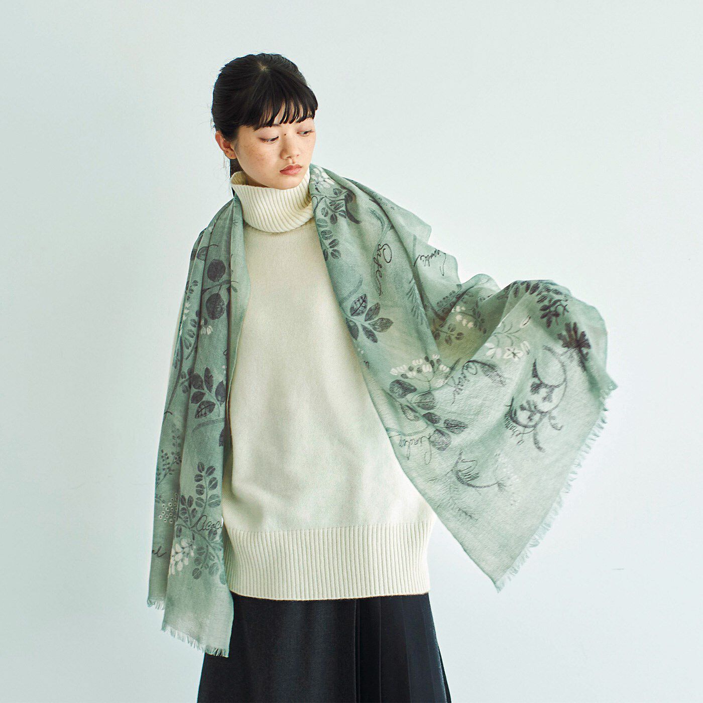 el:ment［エルメント］|el:ment×山本祐布子　植物モチーフを日常に紡ぐ 軽くてふんわり　肌当たりやさしいウール100%ロングストールの会|長さ約170cmのアレンジしやすいロングサイズ。