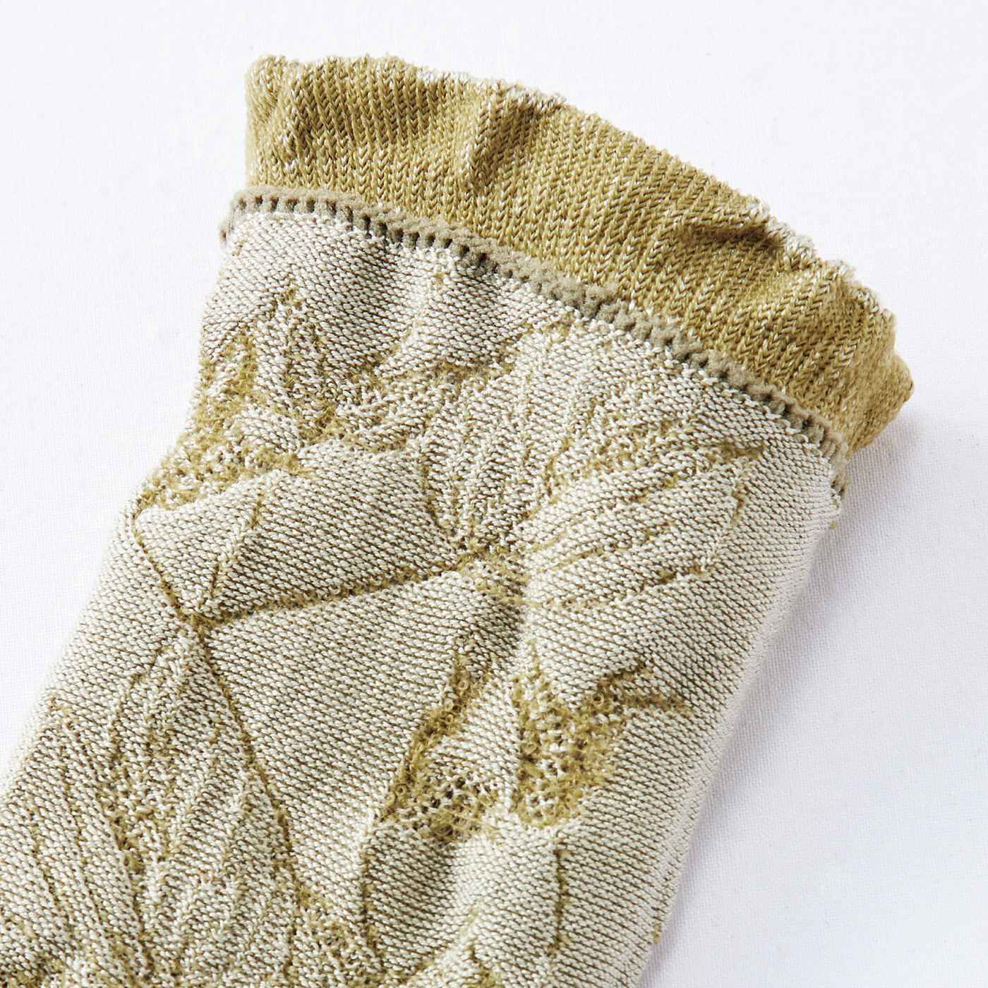 SAANA JA OLLI|サーナ ヤ オッリ　フロート編みで裏渡りが少ない 肌当たり滑らか 肌側シルク混ソックスの会|肌側は糸の裏渡りが少なく、はいている間のごろつきを軽減。
