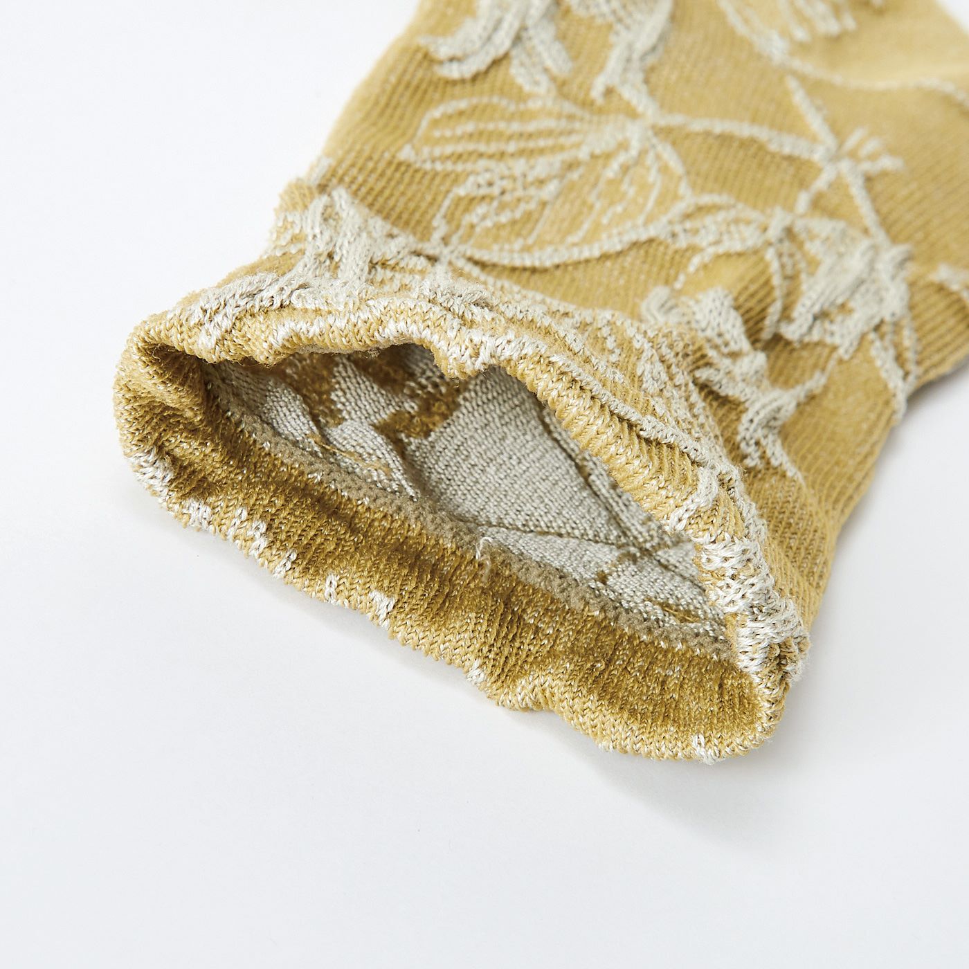 SAANA JA OLLI|サーナ ヤ オッリ　フロート編みで裏渡りが少ない 肌当たり滑らか 肌側シルク混ソックスの会
