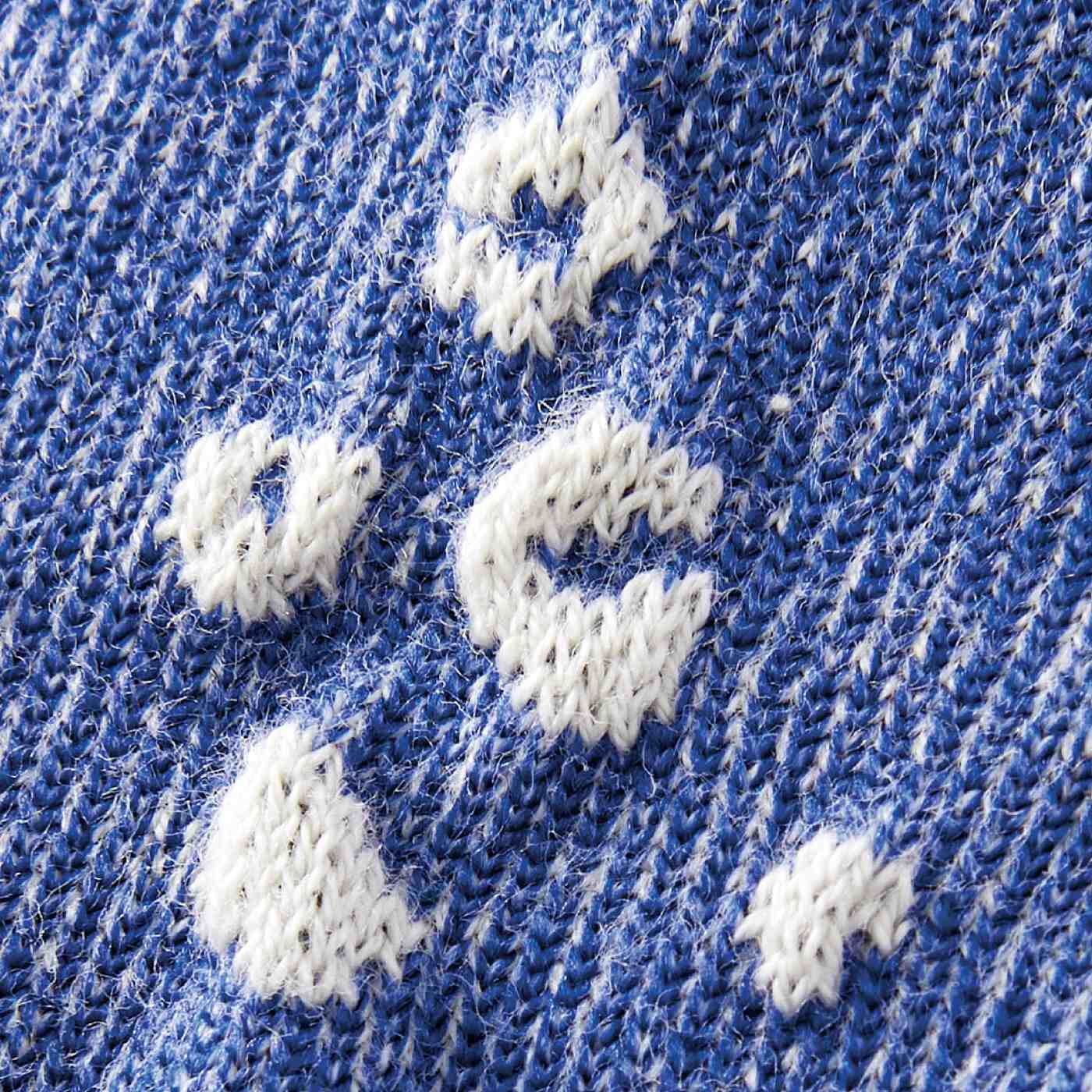 SAANA JA OLLI|サーナ ヤ オッリ　アートと編地の組み合わせを楽しむ　かかと肌側のみシルク遣いのコットン混靴下の会|浮かし編み：柄がいきいきと見える浮かし編み。